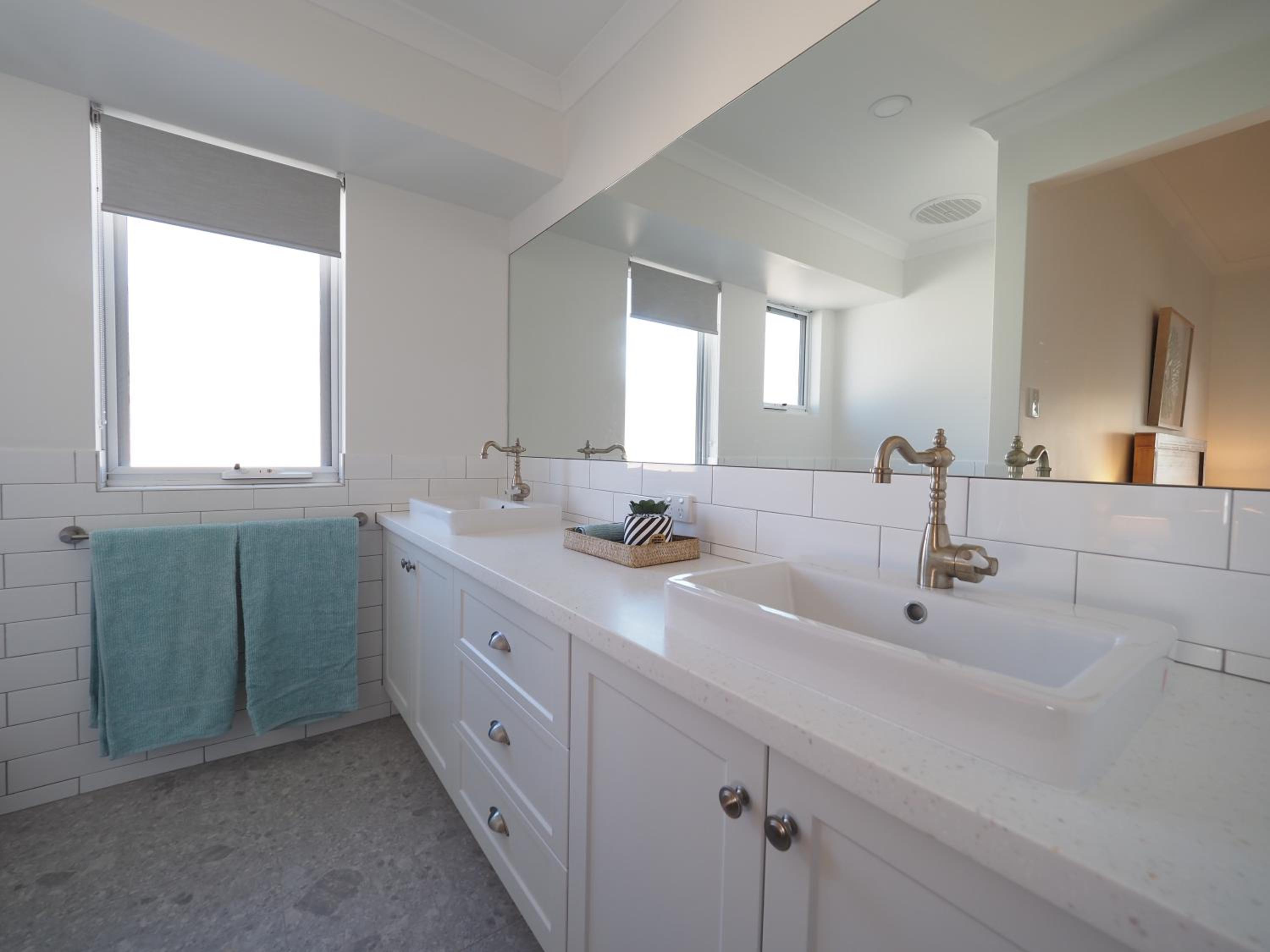 New Home~close to Airport & Swan Valley inc B/fast 1st Morning~