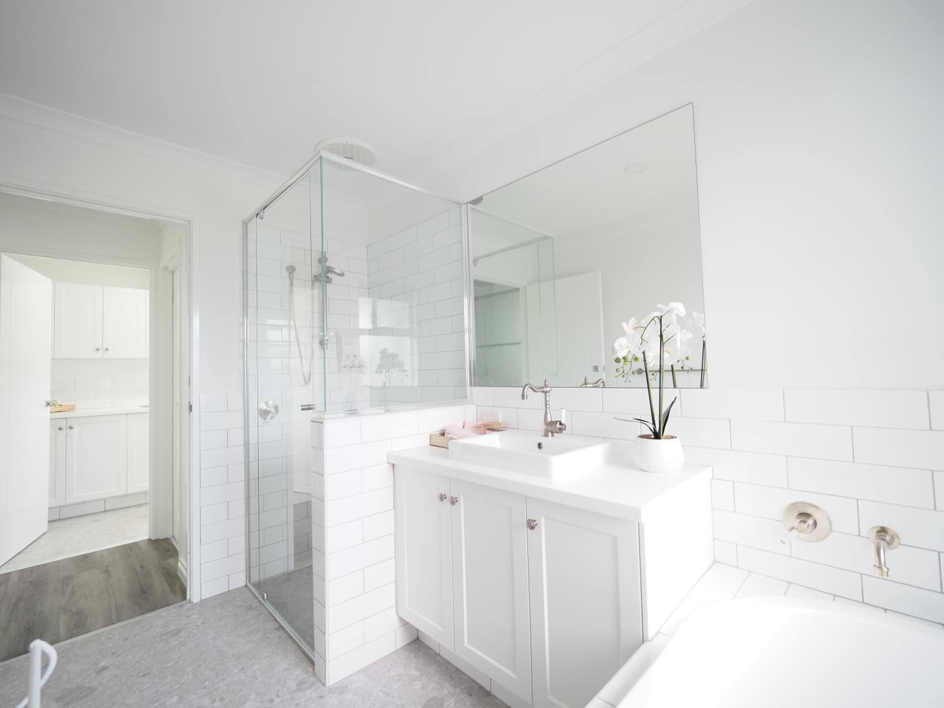 New Home~close to Airport & Swan Valley inc B/fast 1st Morning~