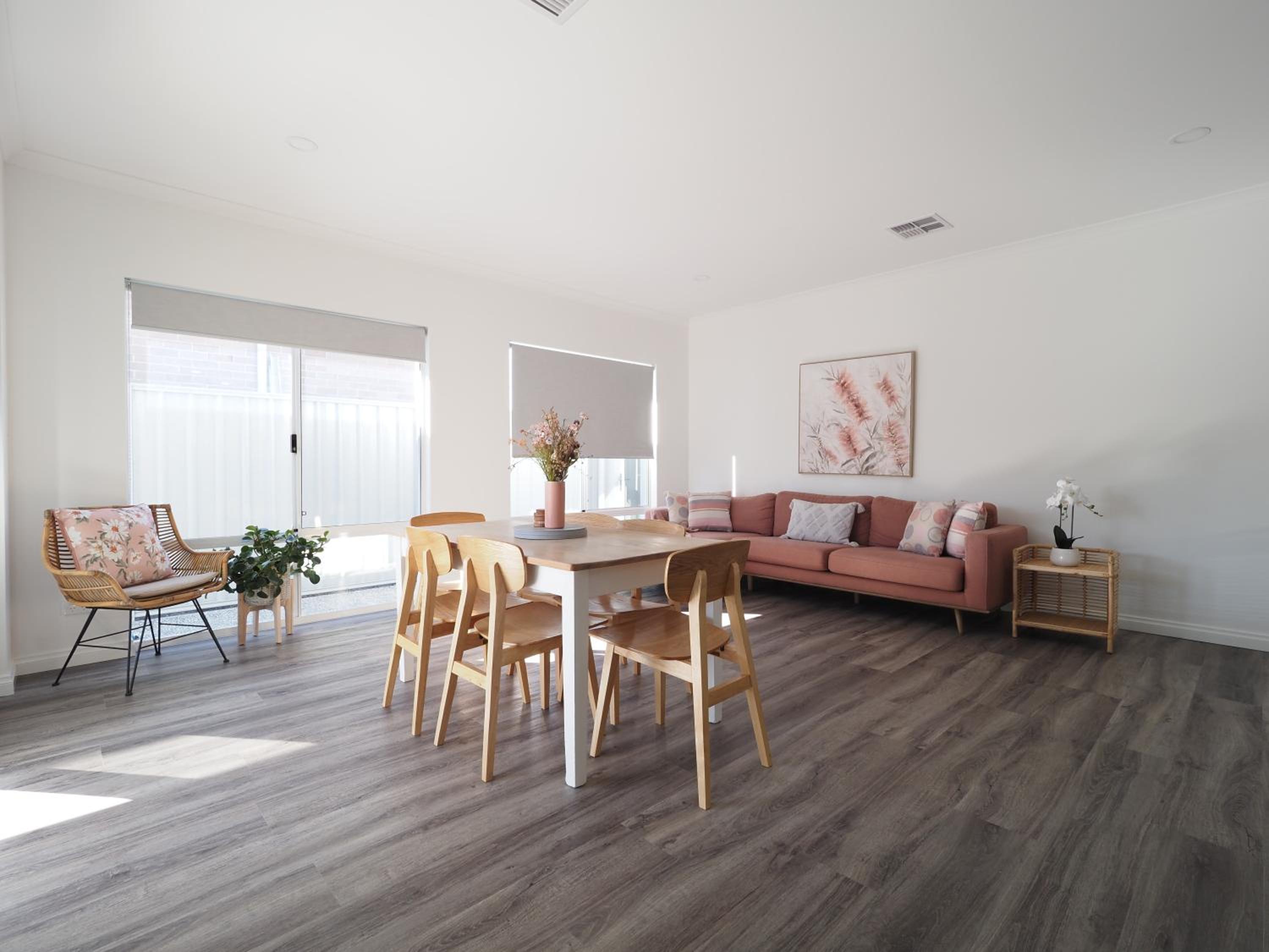 New Home~close to Airport & Swan Valley inc B/fast 1st Morning~