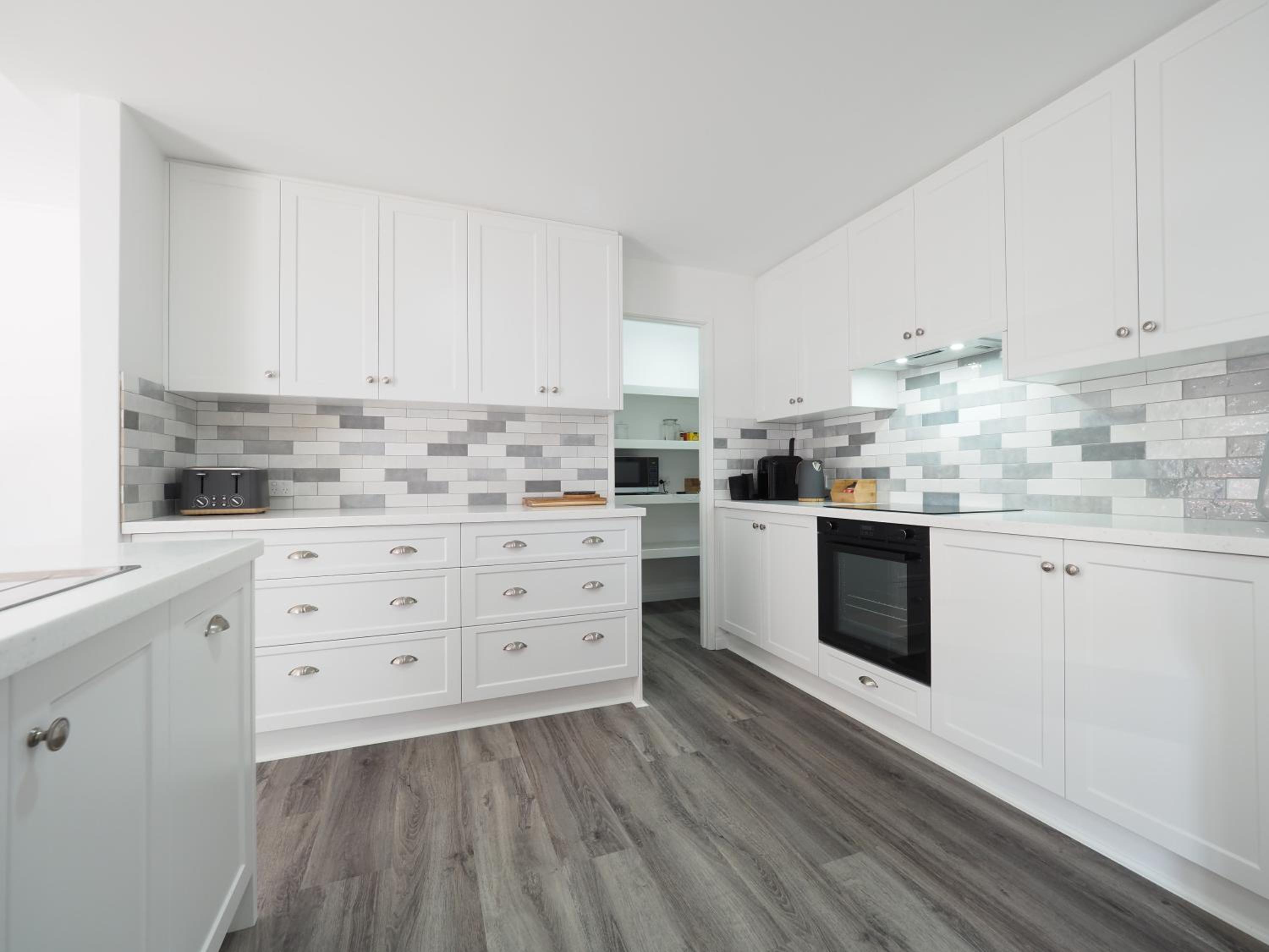 New Home~close to Airport & Swan Valley inc B/fast 1st Morning~