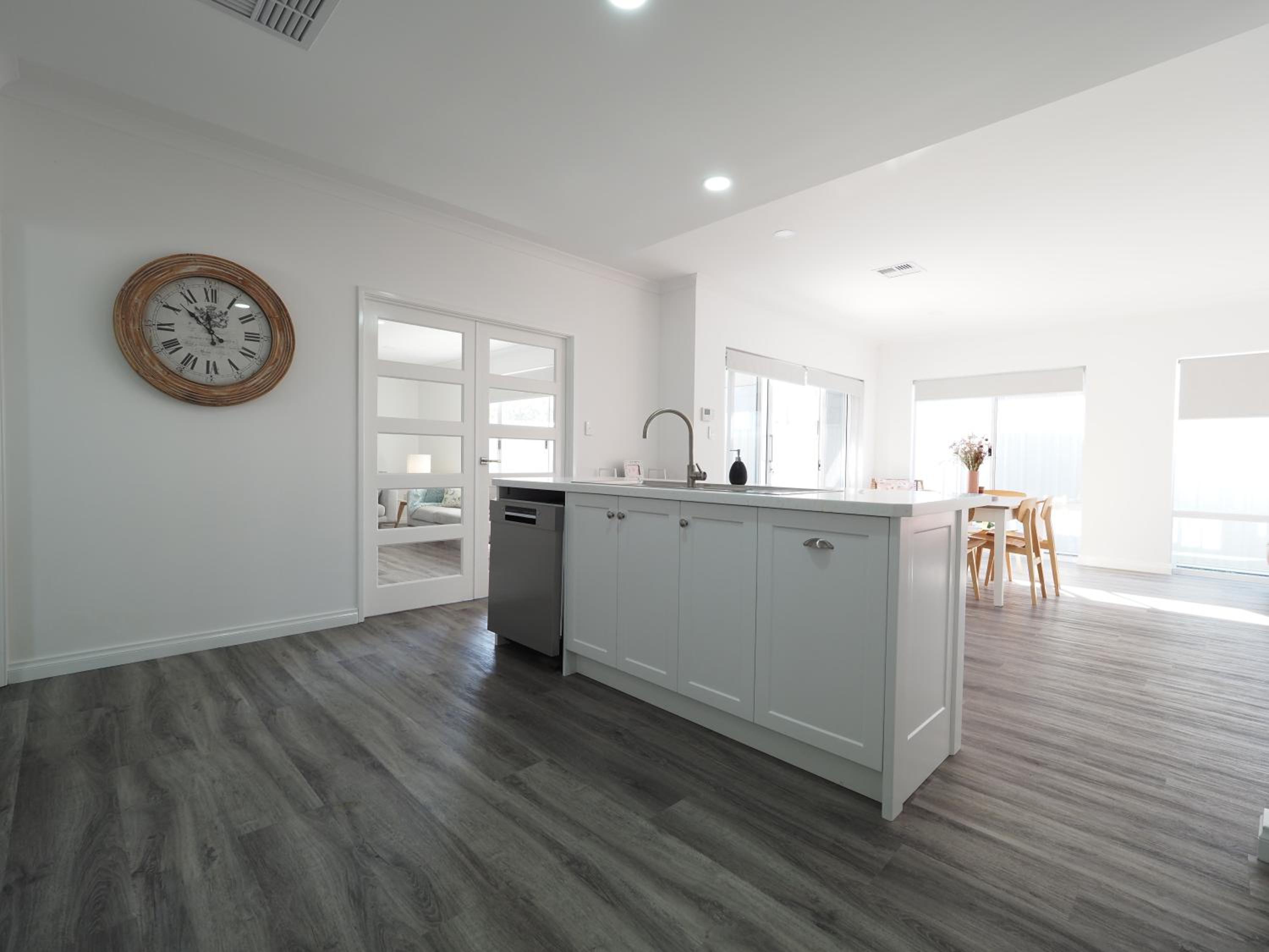 New Home~close to Airport & Swan Valley inc B/fast 1st Morning~