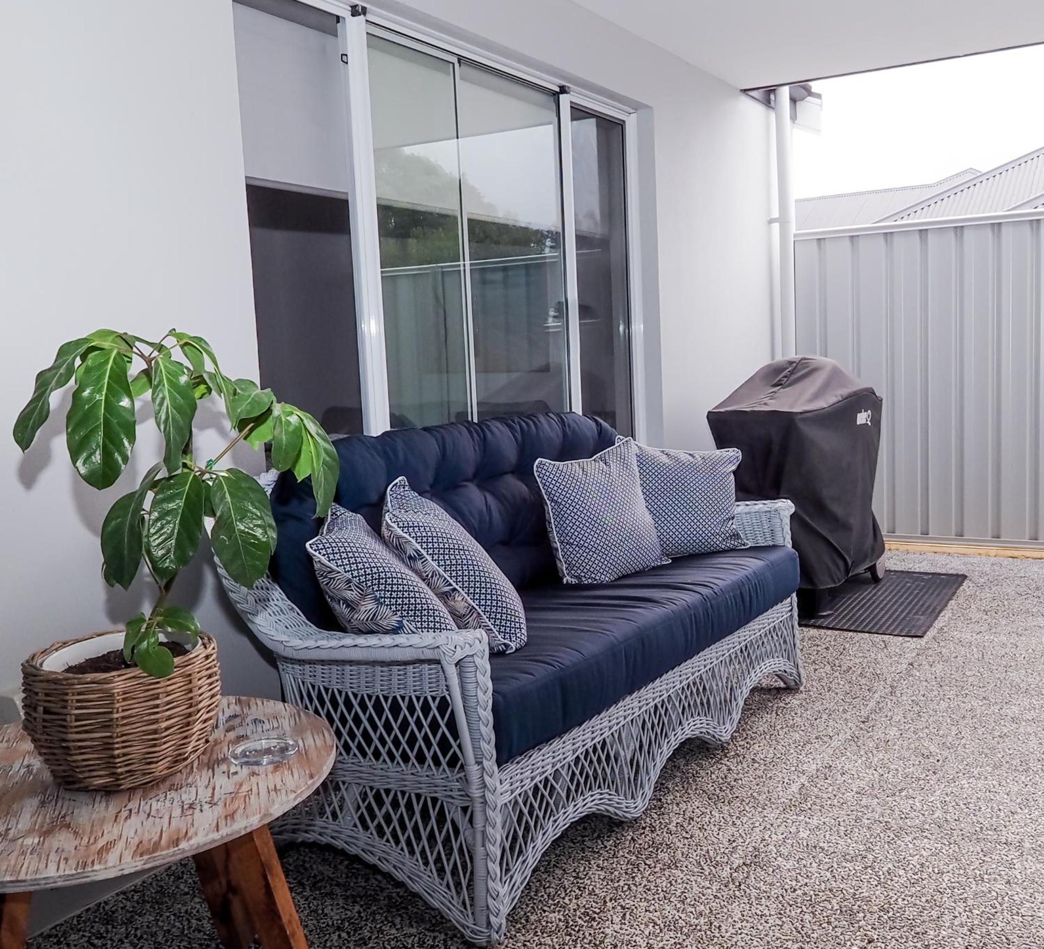 New Home~close to Airport & Swan Valley inc B/fast 1st Morning~