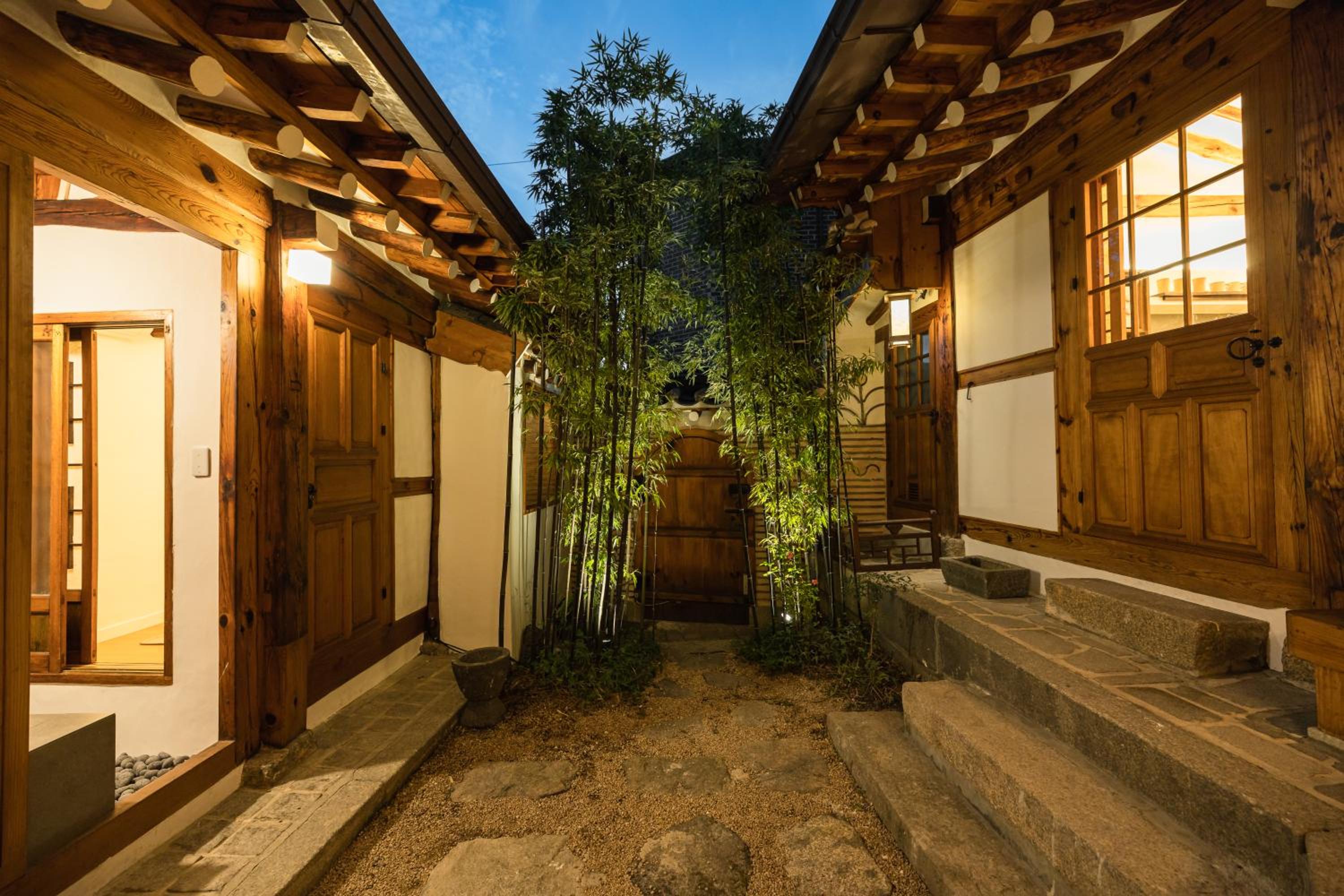 Luxury Hanok Stay Onyou view 4