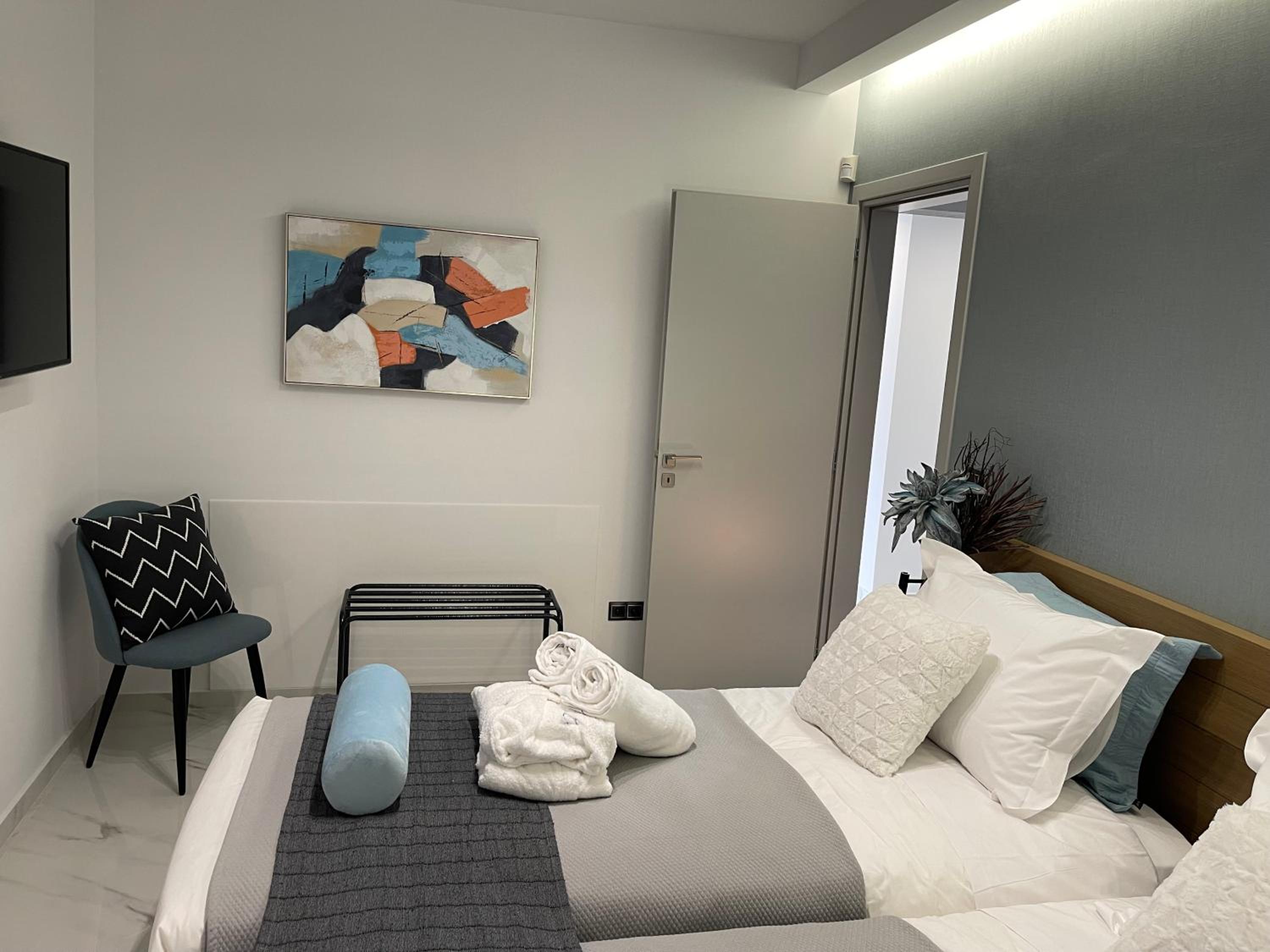 The Lop Athens Holidays Luxury Suites