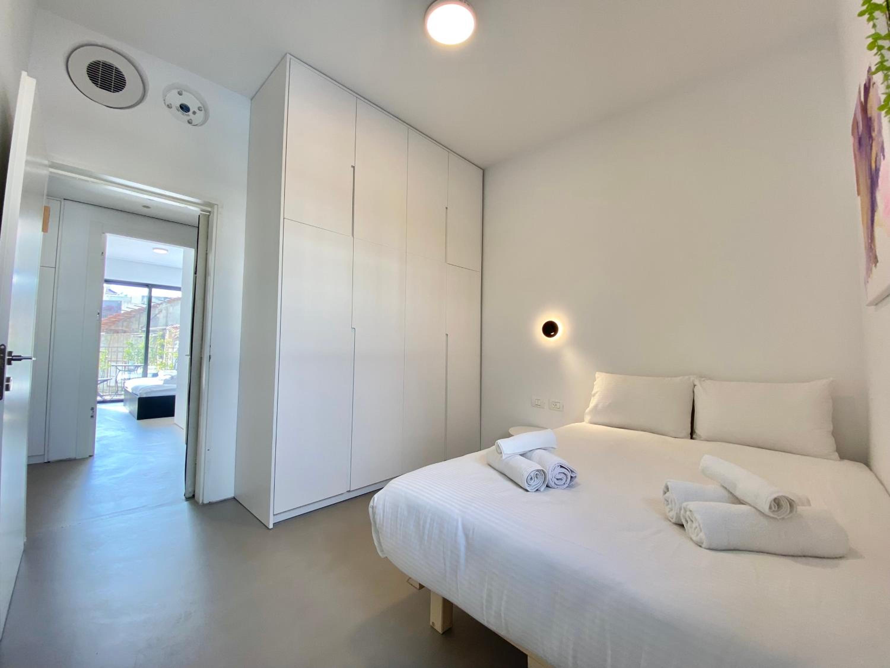 12 Shimon HaTzadik - By Beach Apartments TLV