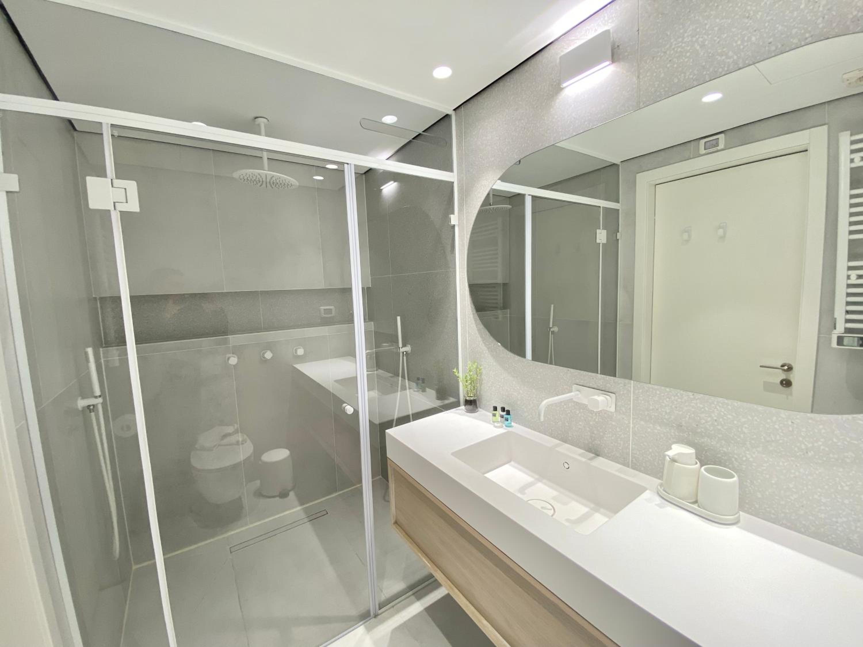 12 Shimon HaTzadik - By Beach Apartments TLV