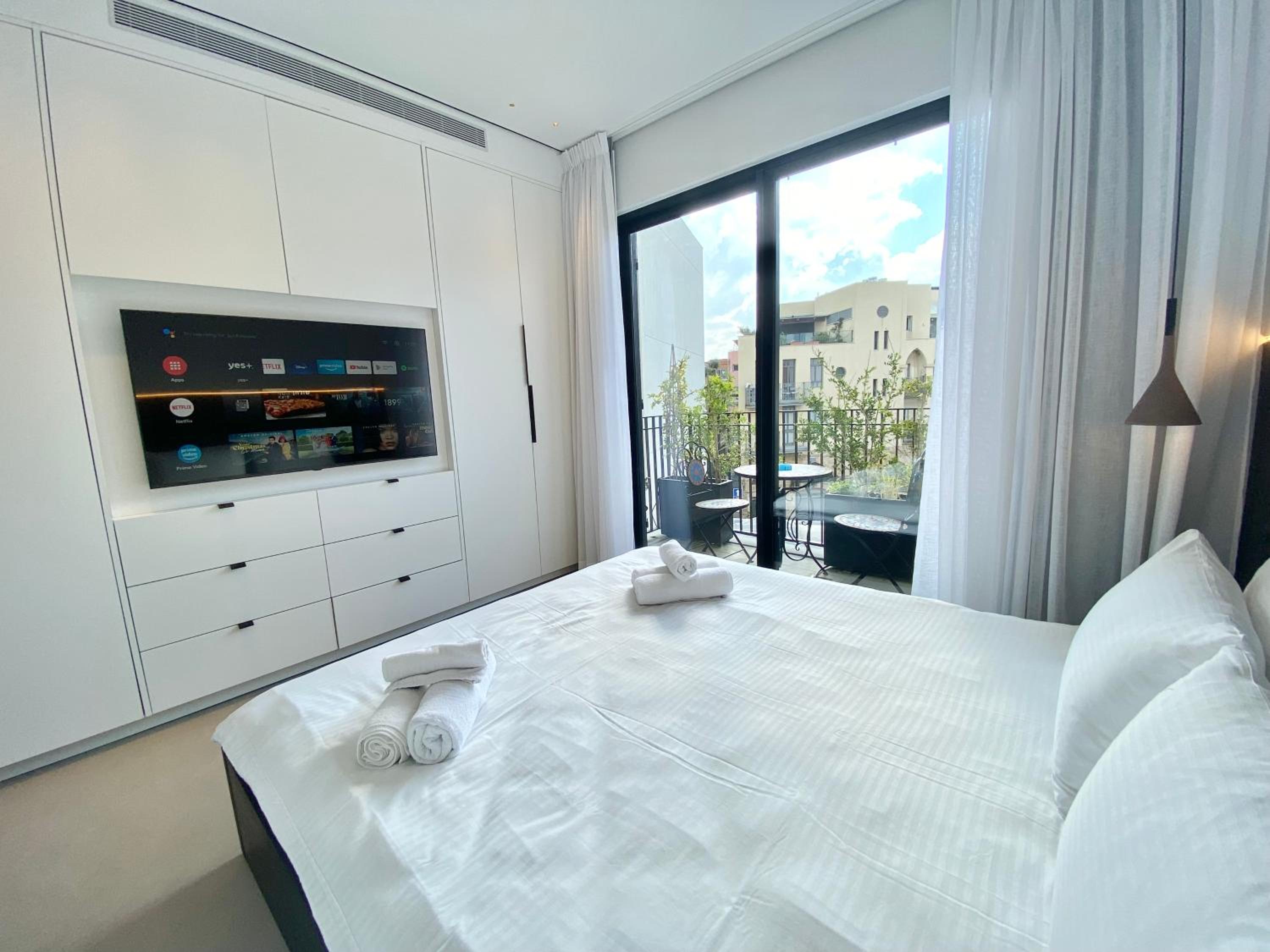 12 Shimon HaTzadik - By Beach Apartments TLV