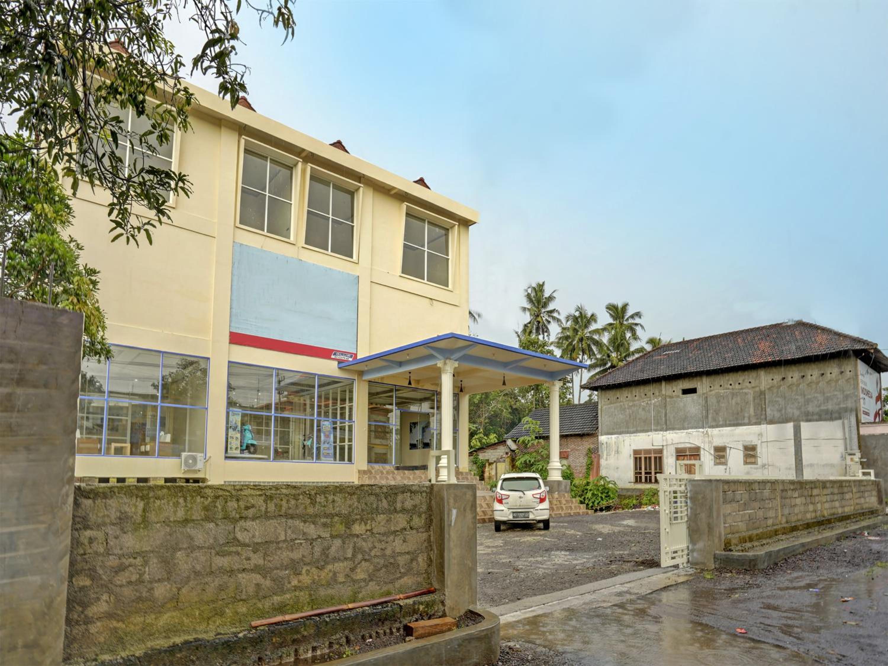 OYO 91997 Edhotel Smk Models Syariah view 3