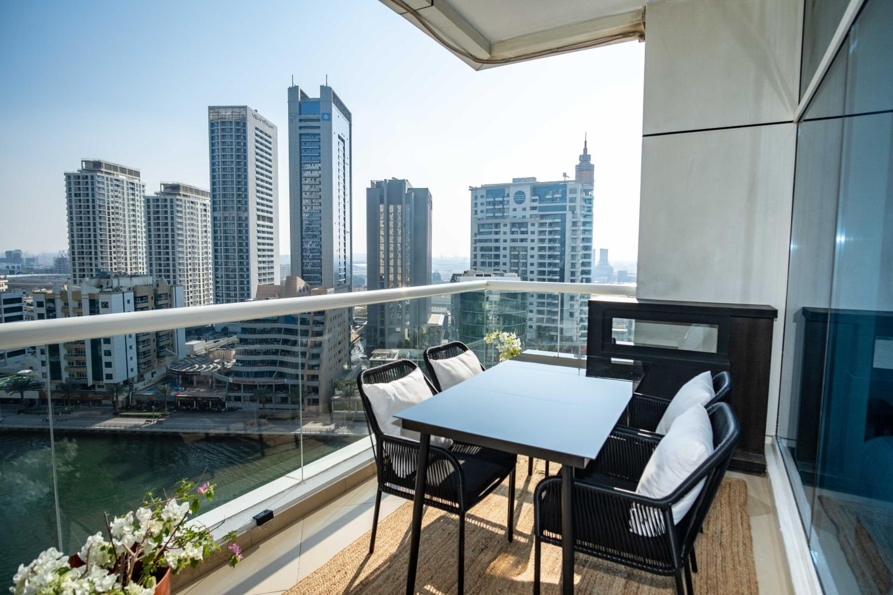 WSuites - Big Terrace with Beautiful Marina View