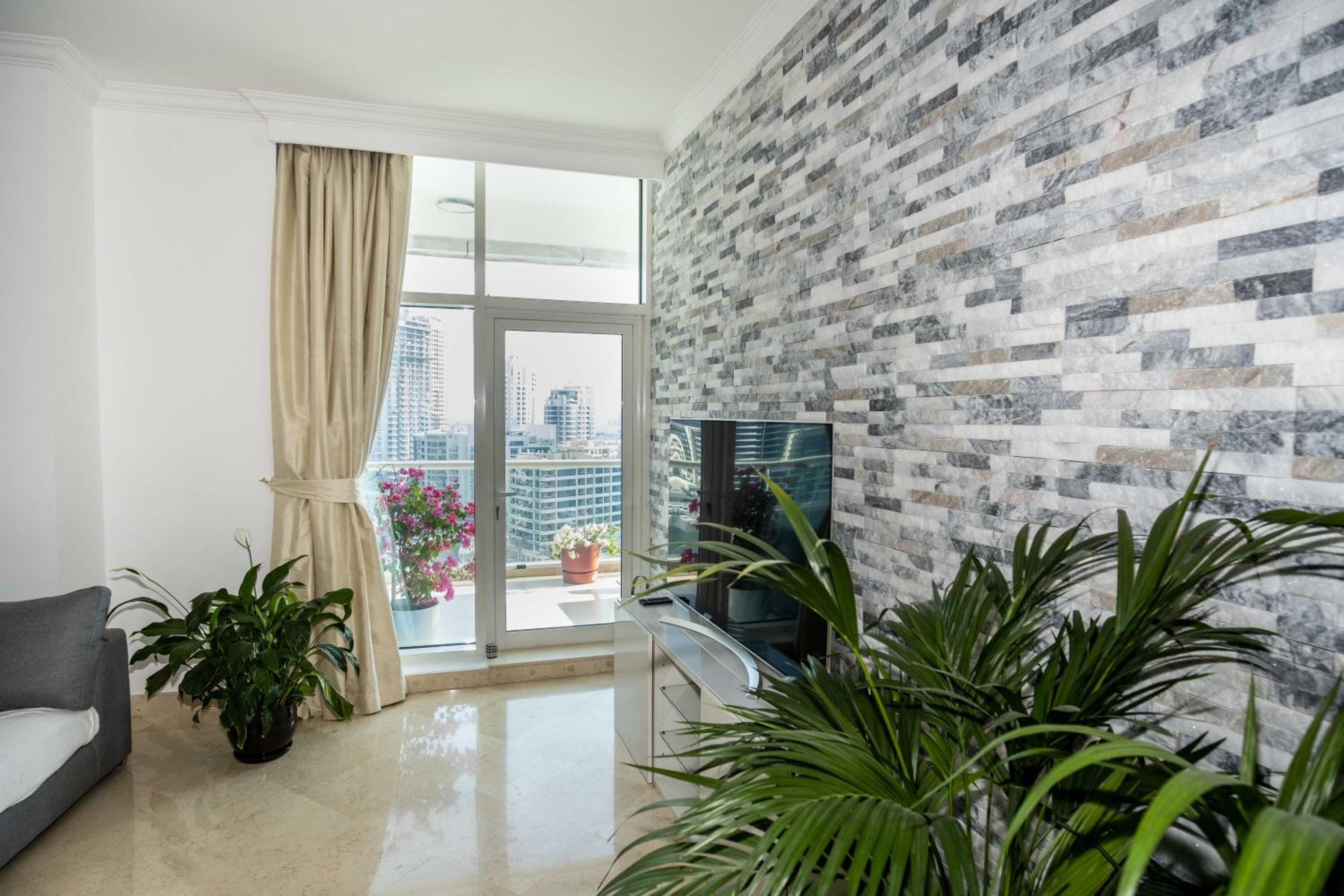 WSuites - Big Terrace with Beautiful Marina View