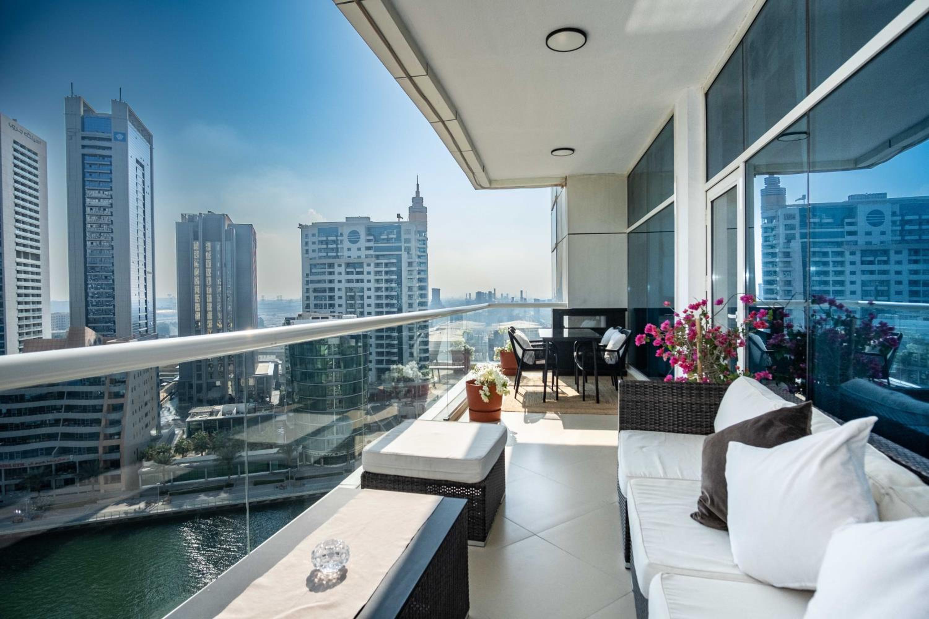 WSuites - Big Terrace with Beautiful Marina View