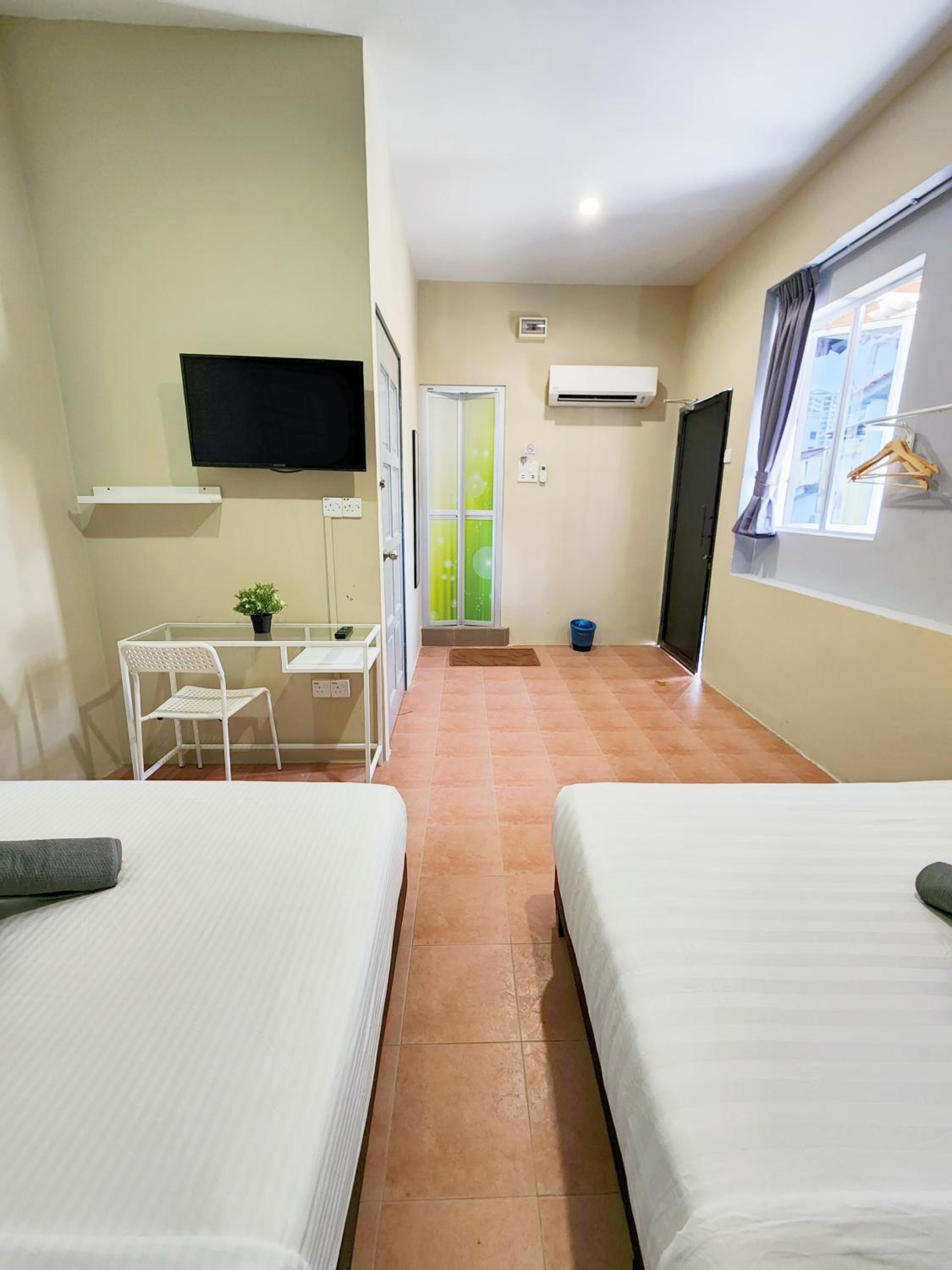 Gurney Coast Guest House by Sky Hive photo 7