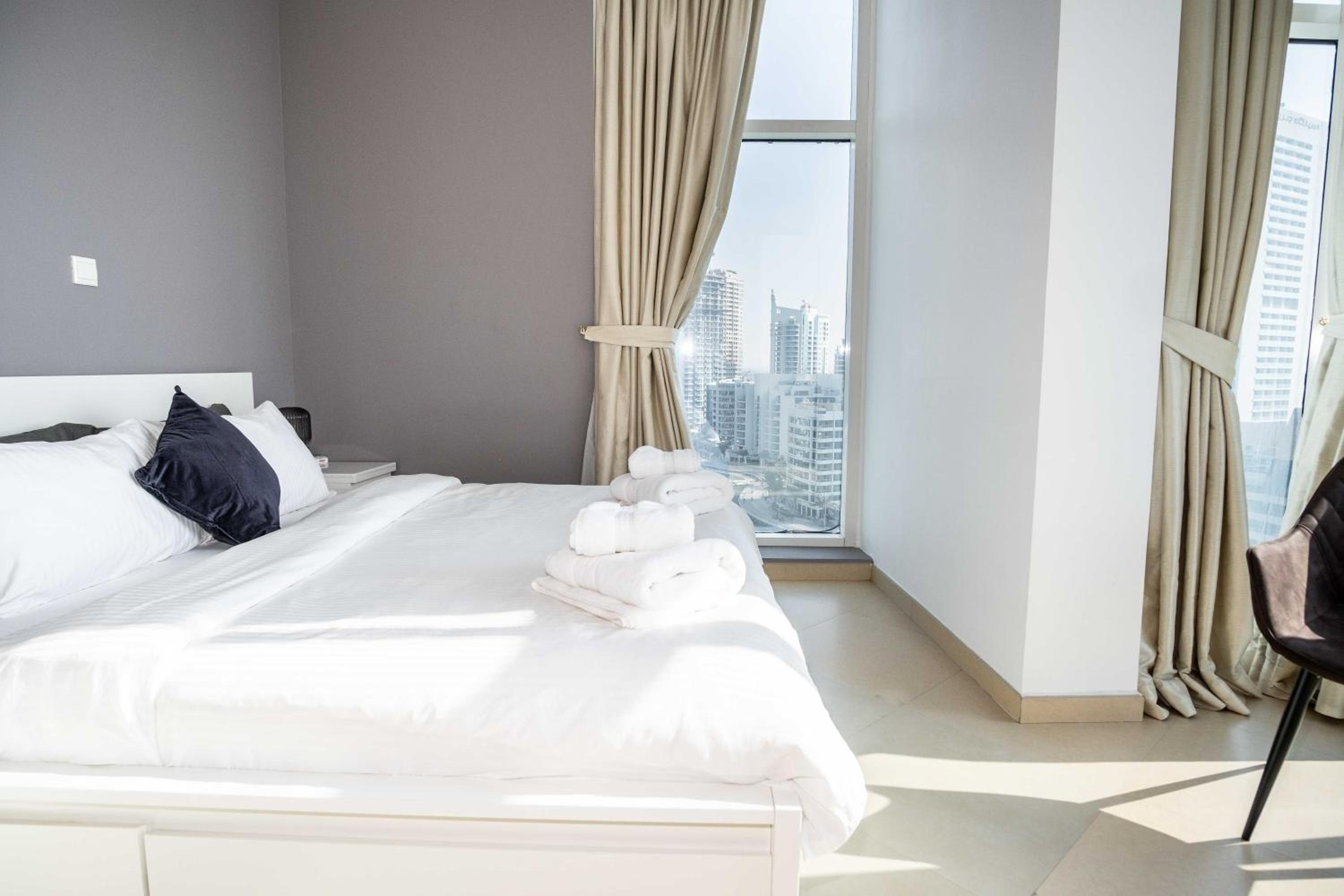 WSuites - Big Terrace with Beautiful Marina View