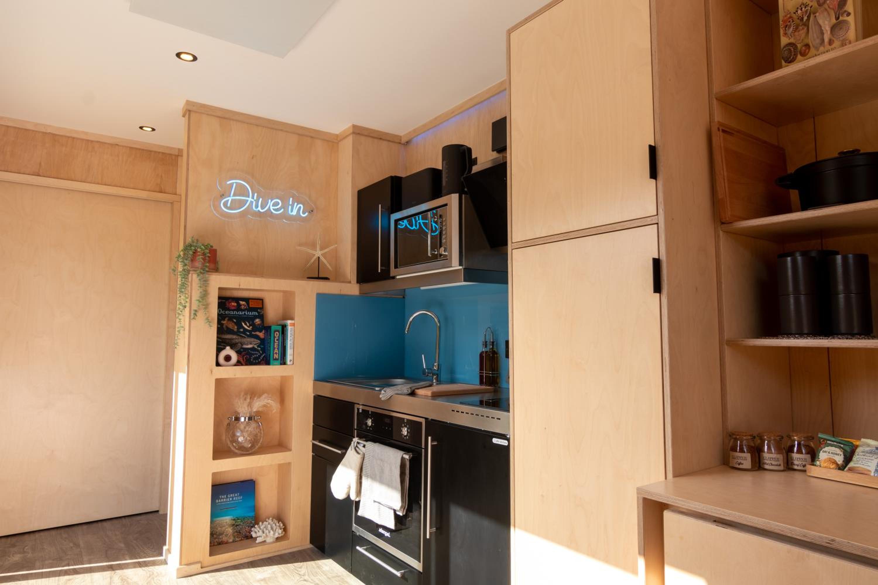 The Reef - Unique Hot Tub Cabin in Millport view 4