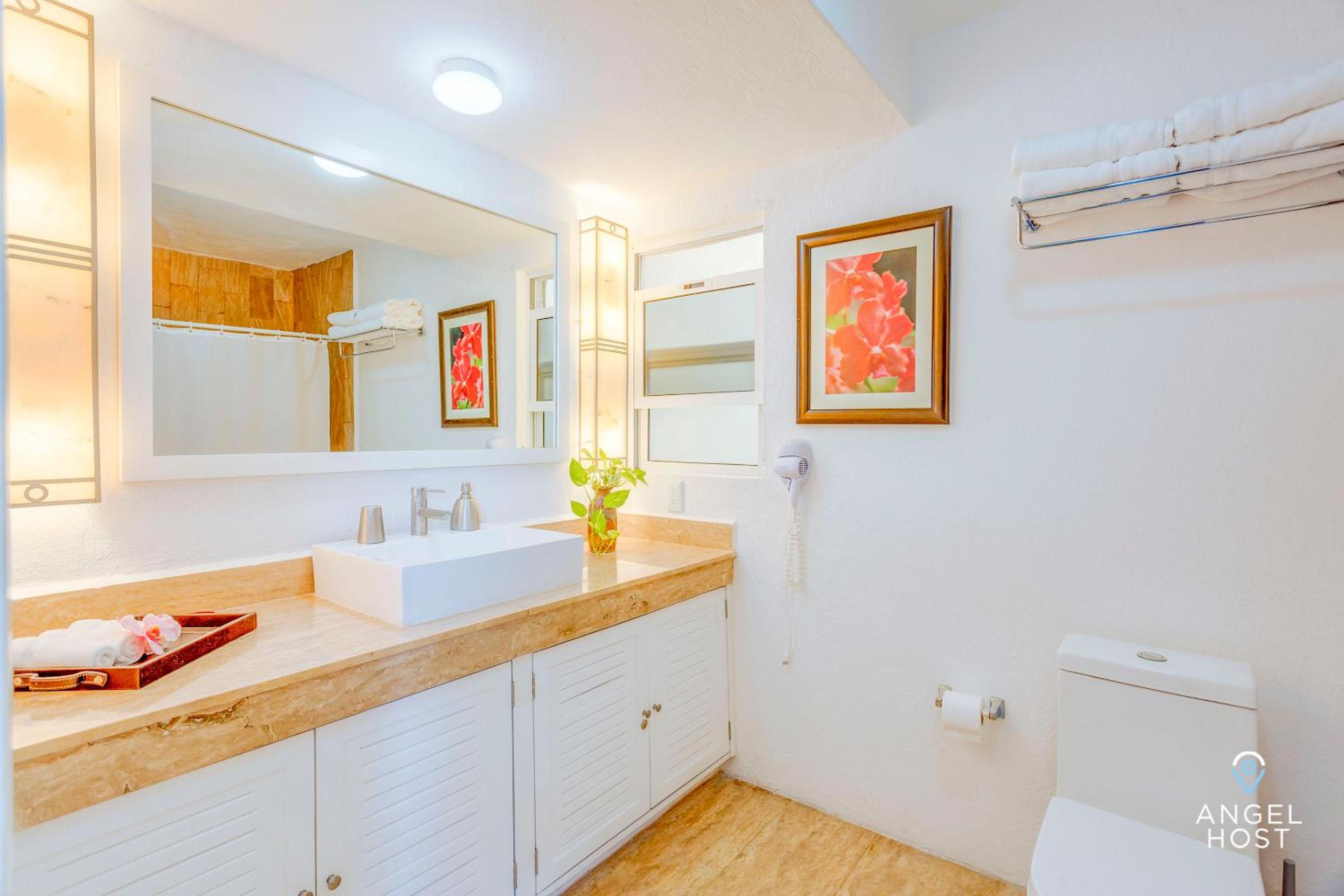 Private Villa Complex with Pool in Zona Hotelera