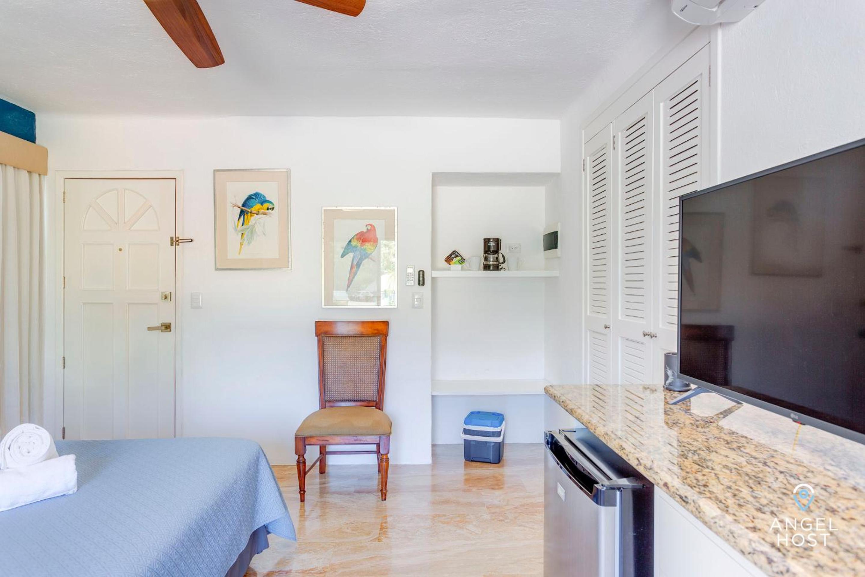 Private Villa Complex with Pool in Zona Hotelera