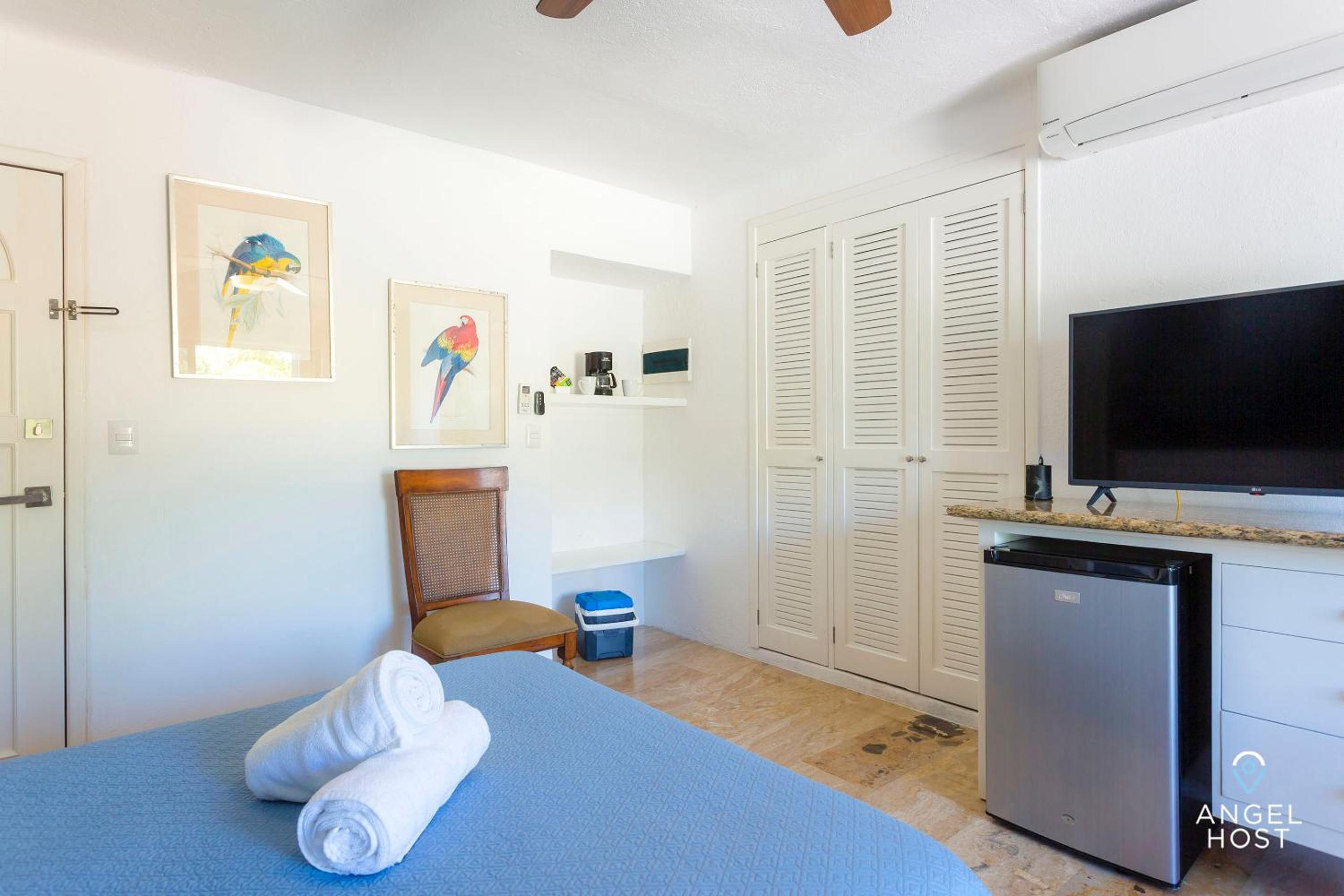 Private Villa Complex with Pool in Zona Hotelera