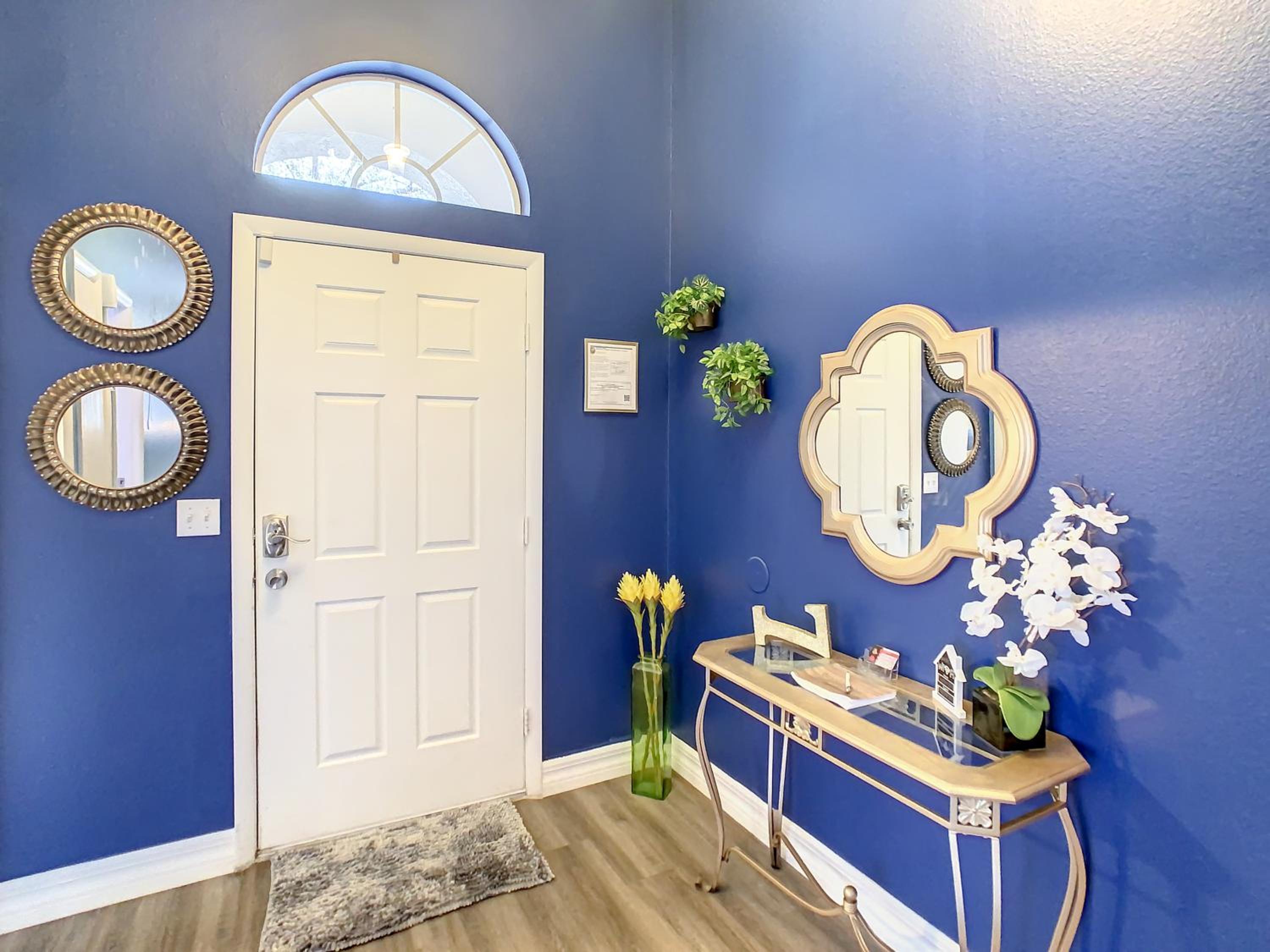 Luxury Retreat Home Just Minutes Away to the Magic