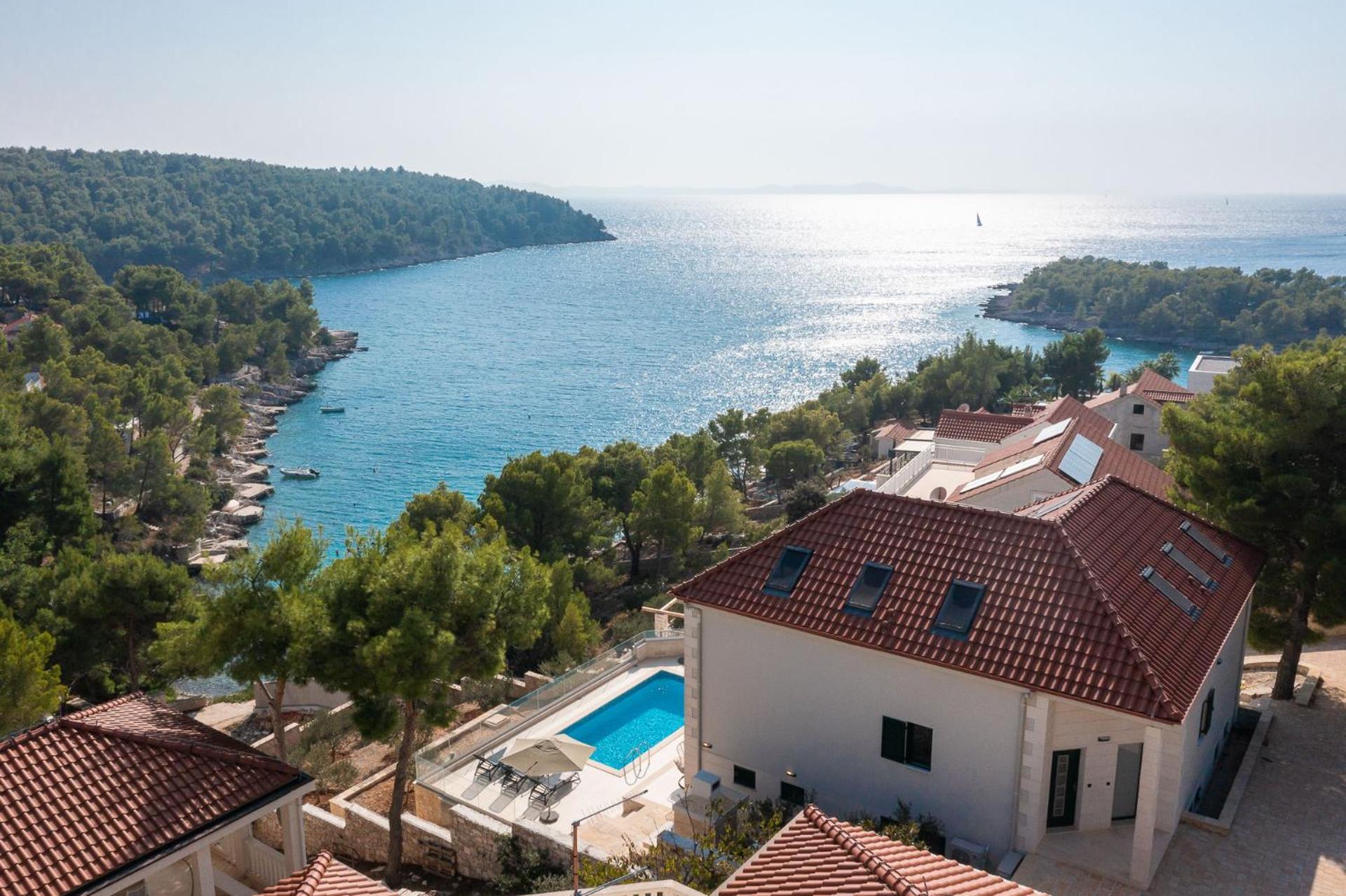 SEAFRONT VILLA for 10 people! view 3