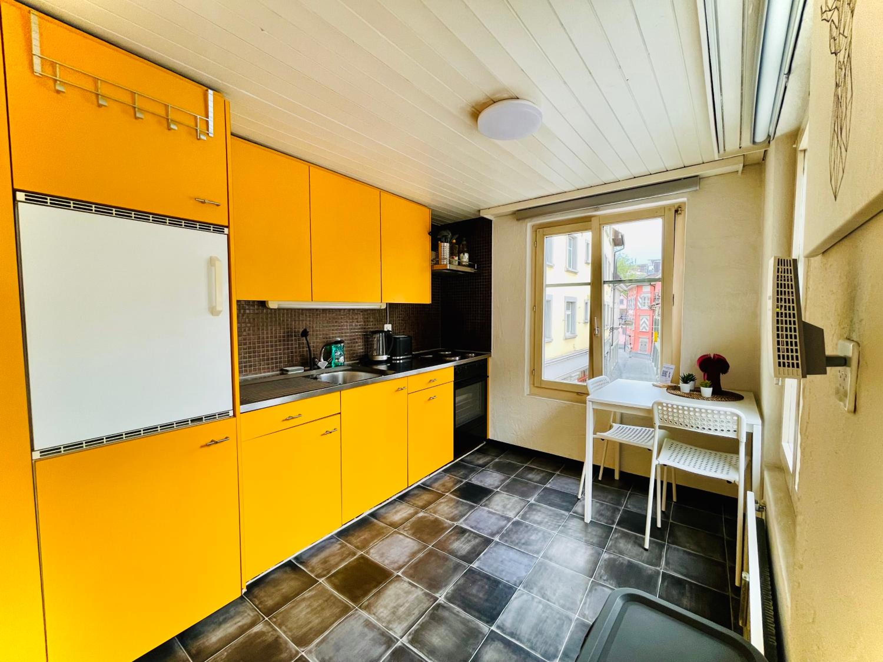 Newly furnished beautiful old building apartment in the center with Apple TV O1