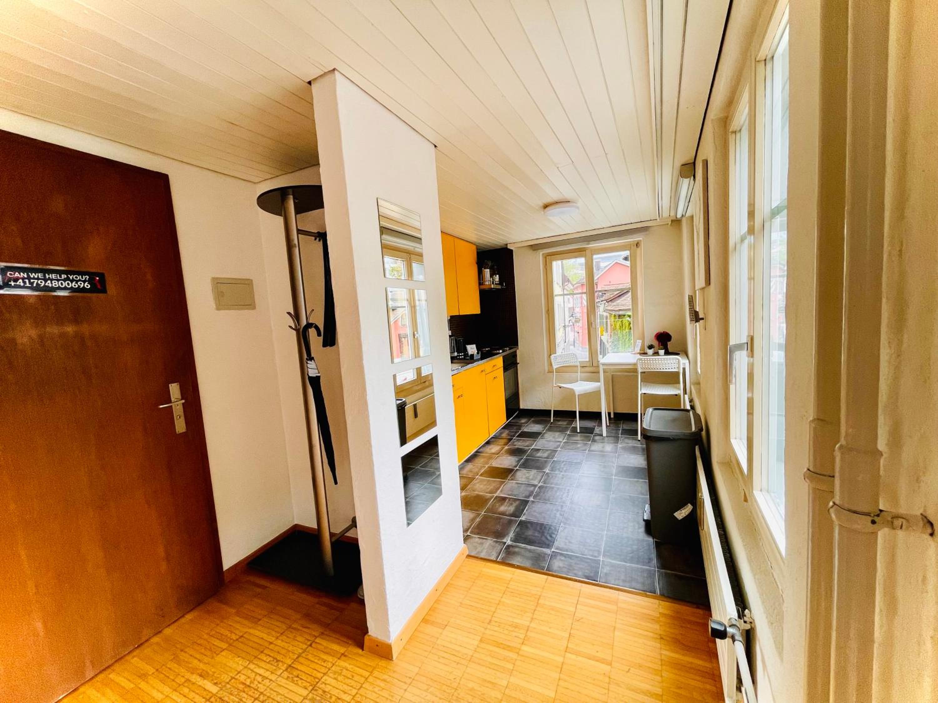 Newly furnished beautiful old building apartment in the center with Apple TV O1