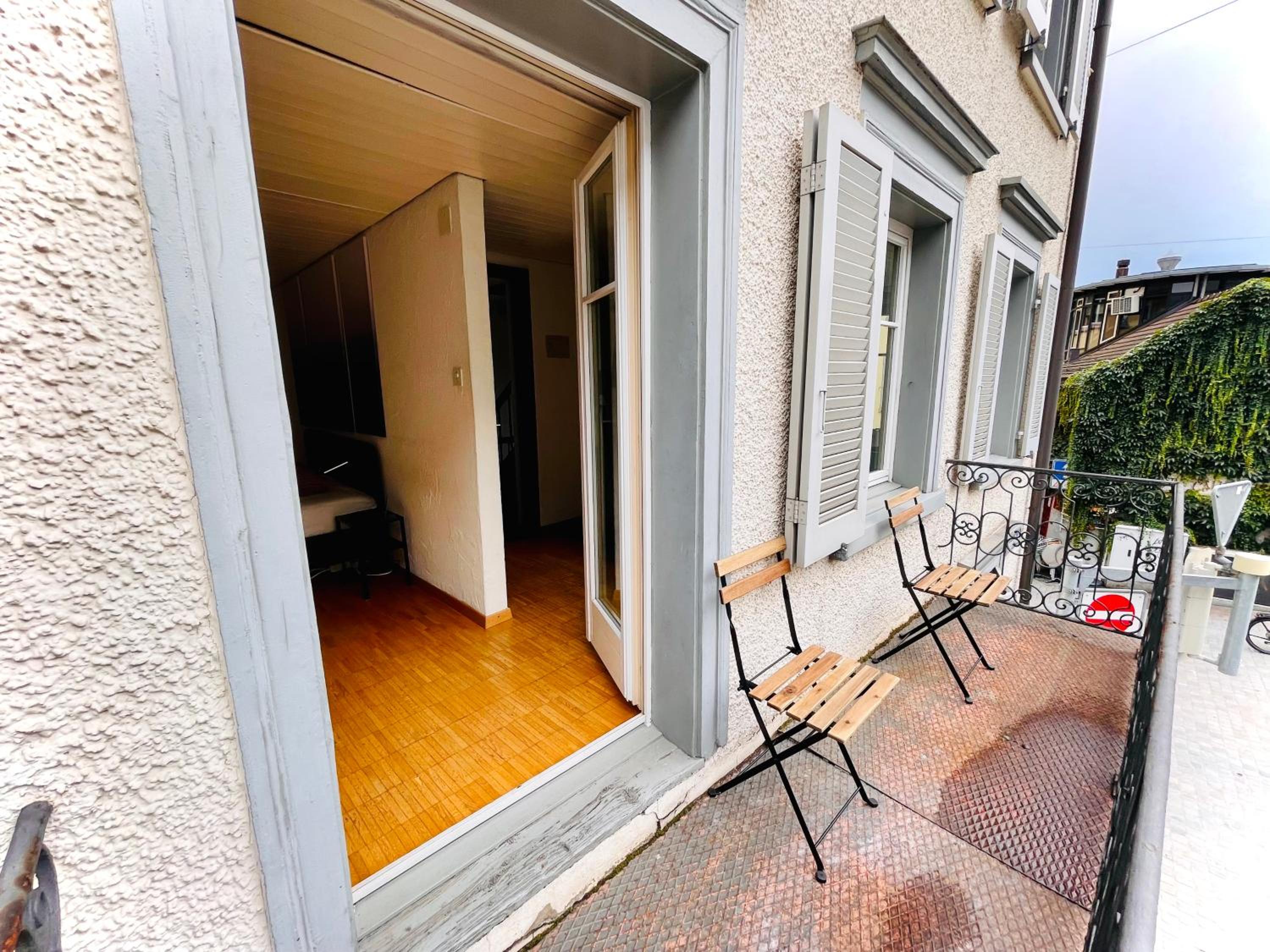 Newly furnished beautiful old building apartment in the center with Apple TV O1
