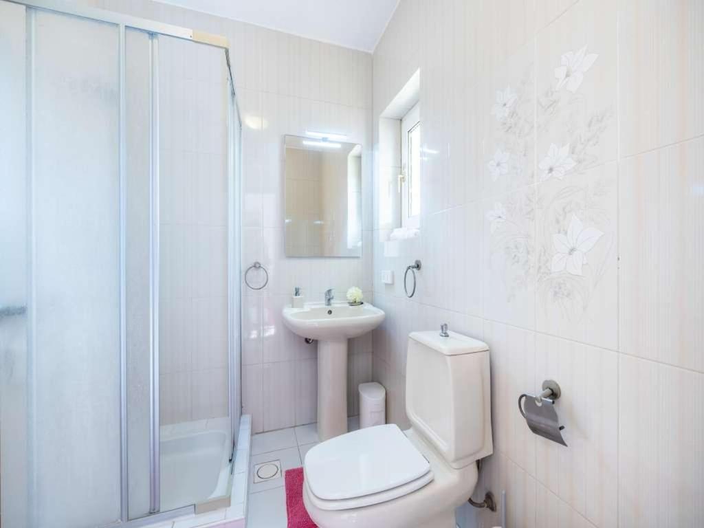 Carvoeiro Vacations - Grand Carvoeiro Villa 5 Bedrooms Villa Elise Ping Pong Table Great Pool Area - Property Image 2