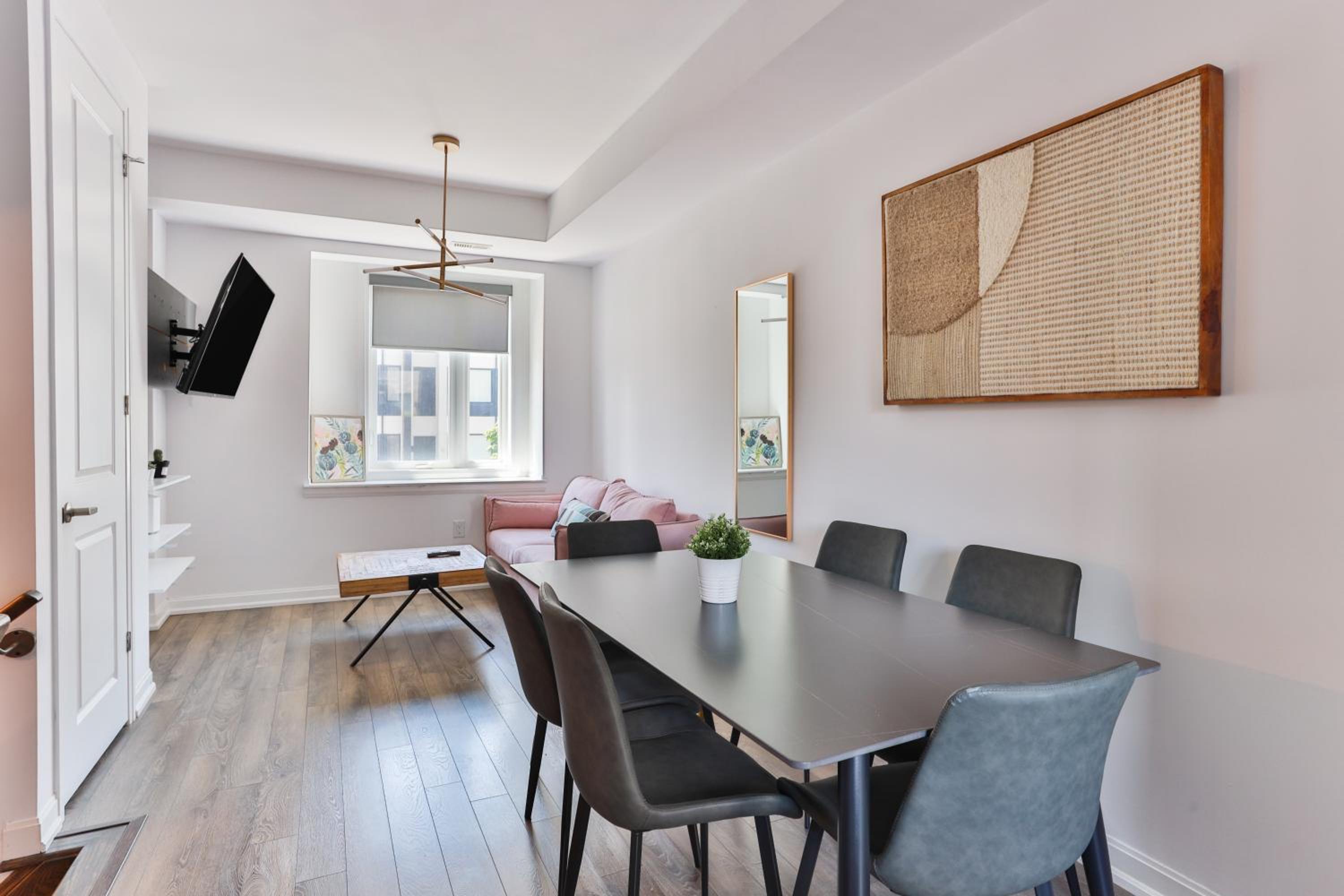 3bdr townhouse in Downsview Park - Free parking - 25 min to Downtown