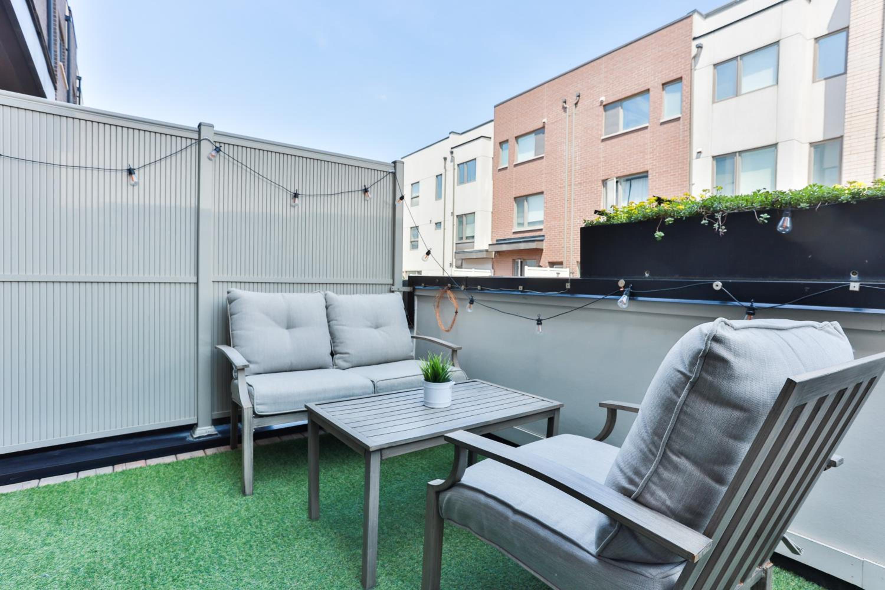 3bdr townhouse in Downsview Park - Free parking - 25 min to Downtown