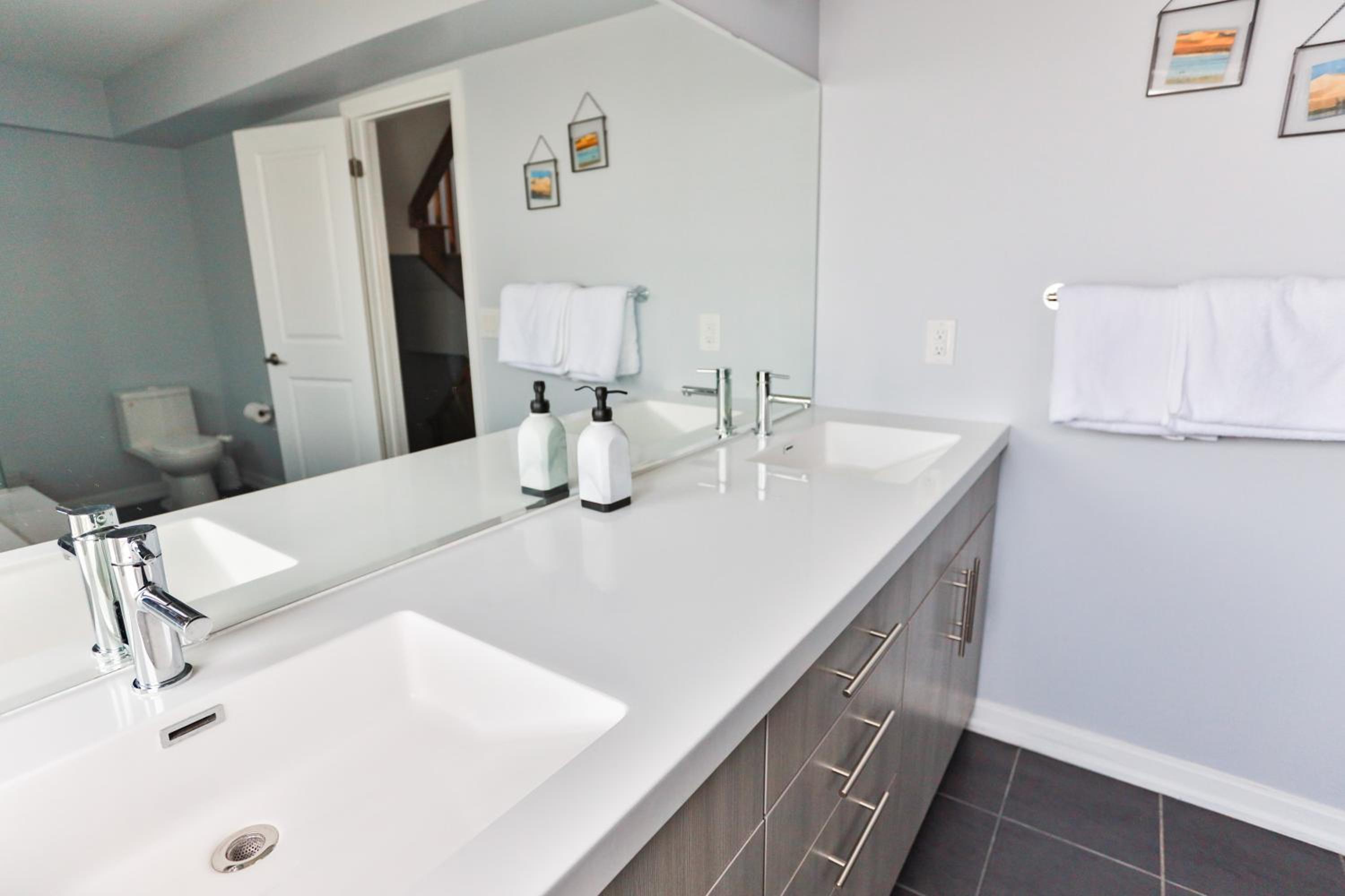 3bdr townhouse in Downsview Park - Free parking - 25 min to Downtown