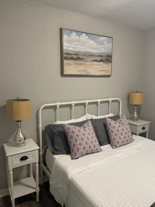 The Bernice - 2 Bedroom Apt in Quilt Town, USA view 3