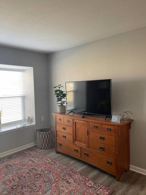 The Bernice - 2 Bedroom Apt in Quilt Town, USA view 4