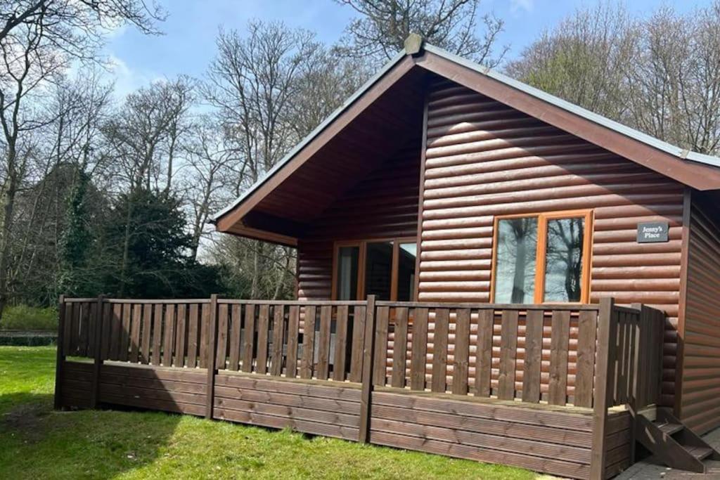 Jenny's Place Stunning 2 bedroom lodge view 3