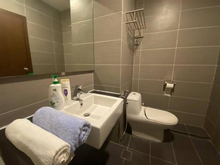 KSL City Mall Bathtub 1-4pax Netflix JB City
