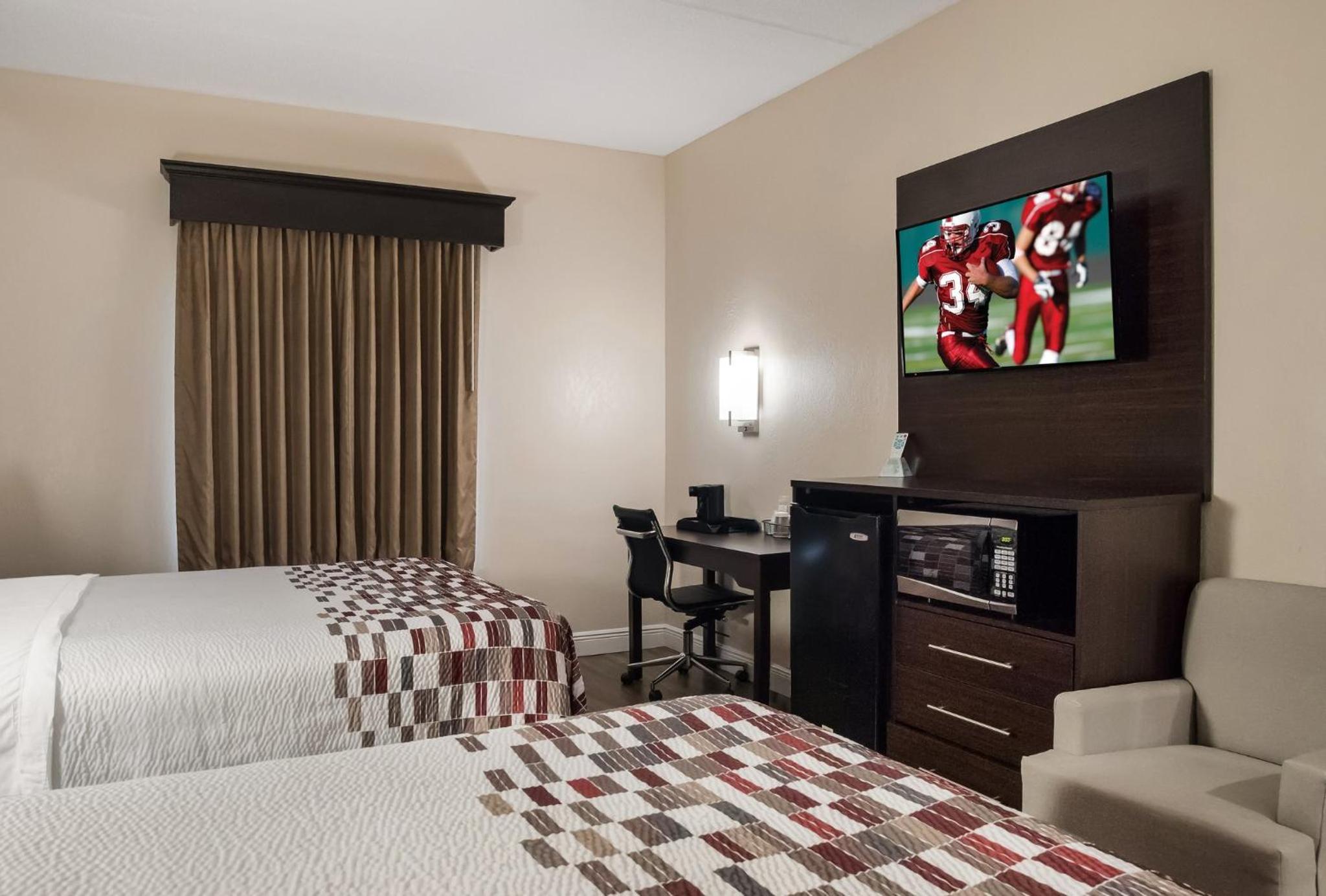 Tupelo Vacations - Red Roof Inn Tupelo - Property Image 11