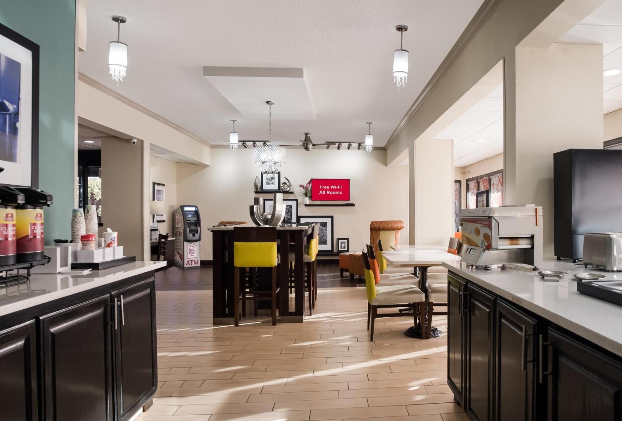 Tupelo Vacations - Red Roof Inn Tupelo - Property Image 37