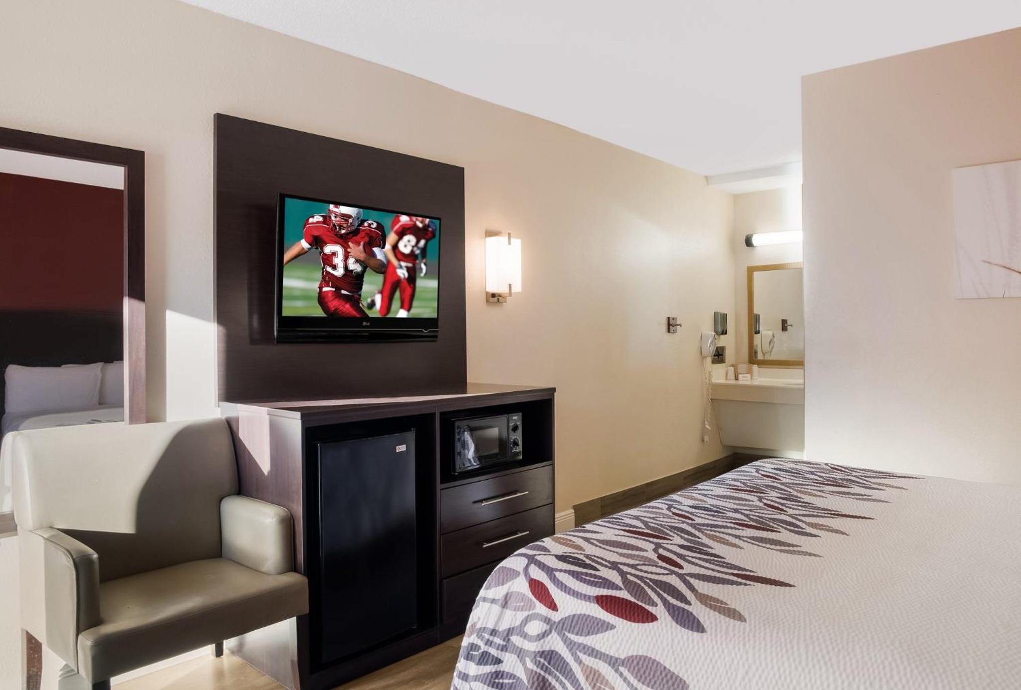 Tupelo Vacations - Red Roof Inn Tupelo - Property Image 47