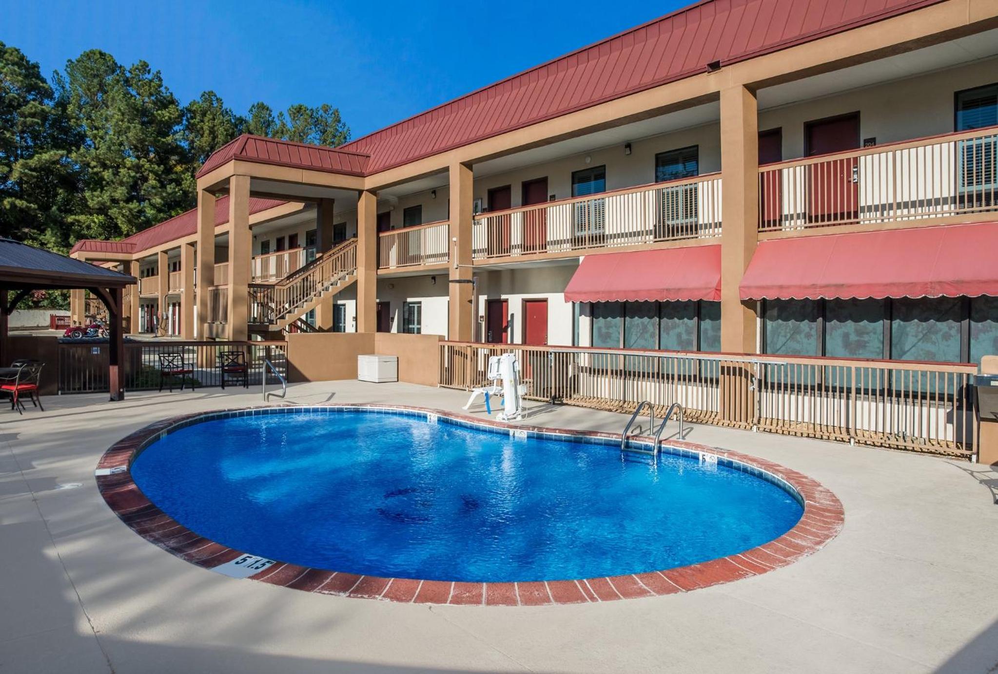 Tupelo Vacations - Red Roof Inn Tupelo - Property Image 31