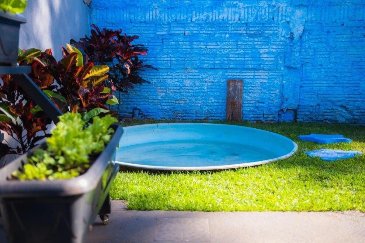 Casa com 2 suítes, cozinha completa , área de lazer, piscina infantil, 10 min do parque aquático