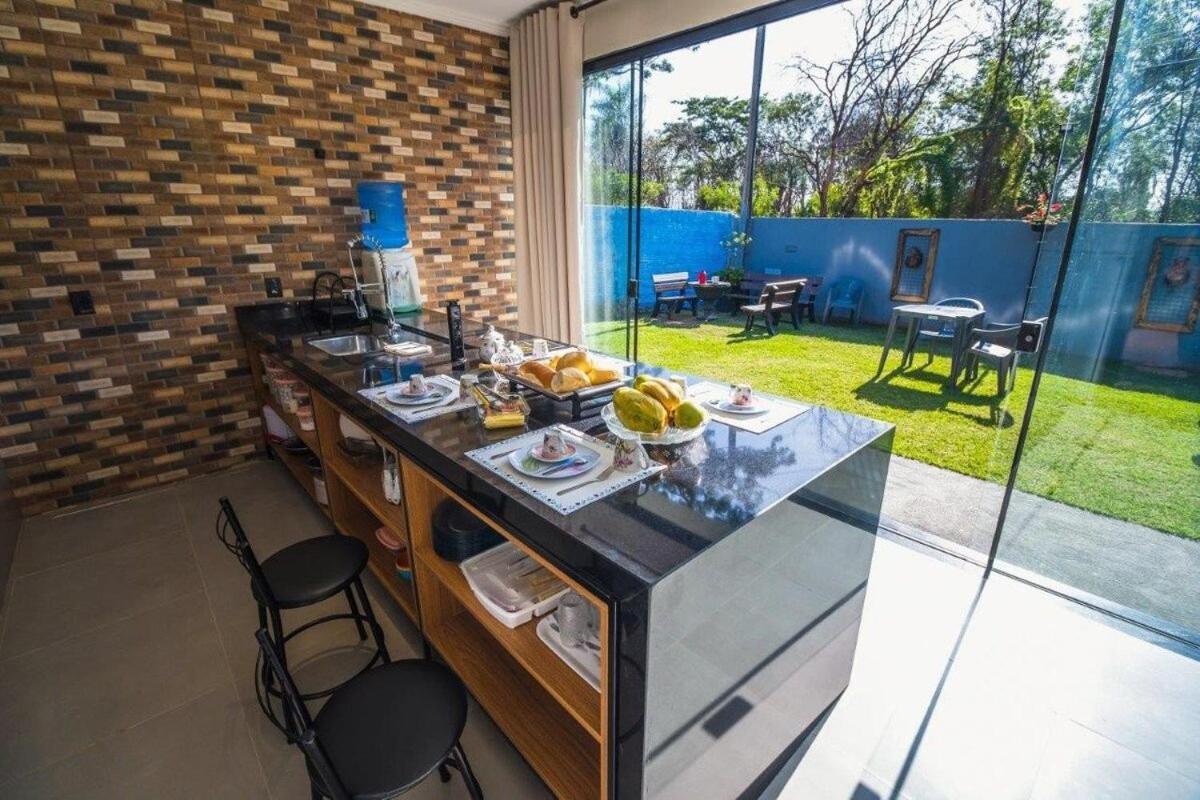 Casa com 2 suítes, cozinha completa , área de lazer, piscina infantil, 10 min do parque aquático