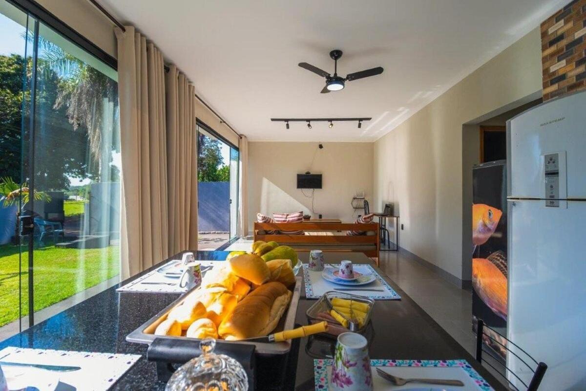 Casa com 2 suítes, cozinha completa , área de lazer, piscina infantil, 10 min do parque aquático