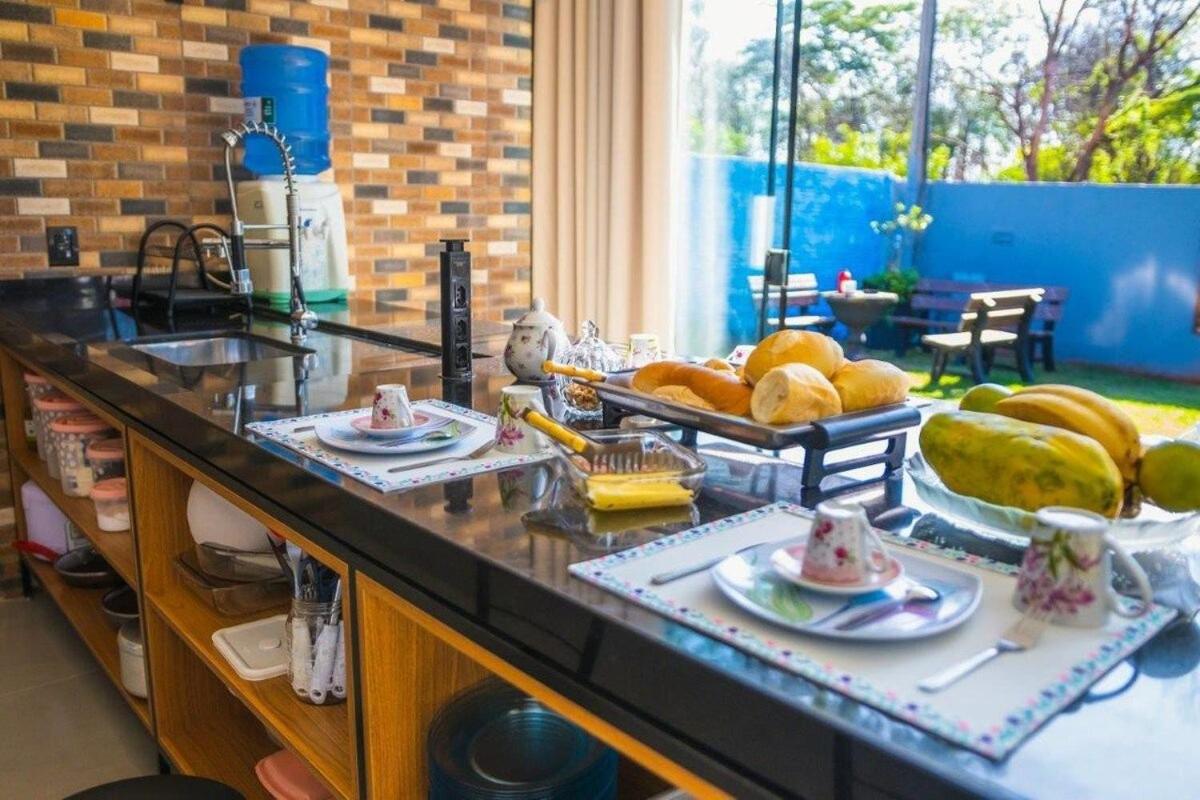 Casa com 2 suítes, cozinha completa , área de lazer, piscina infantil, 10 min do parque aquático