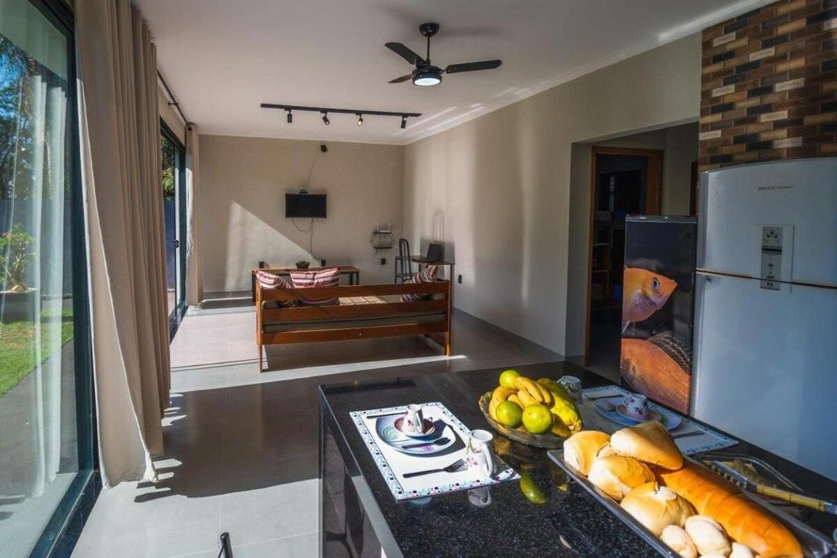 Casa com 2 suítes, cozinha completa , área de lazer, piscina infantil, 10 min do parque aquático