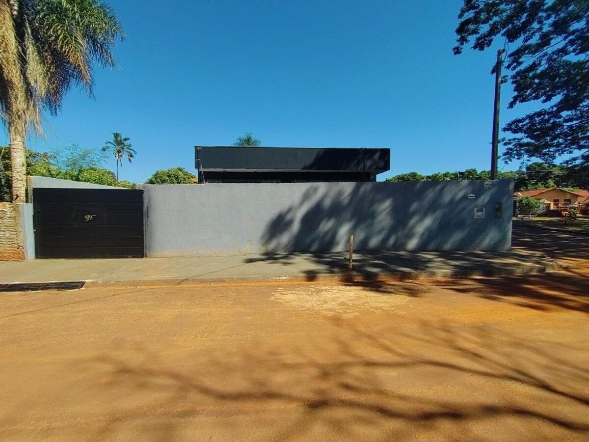 Casa com 2 suítes, cozinha completa , área de lazer, piscina infantil, 10 min do parque aquático