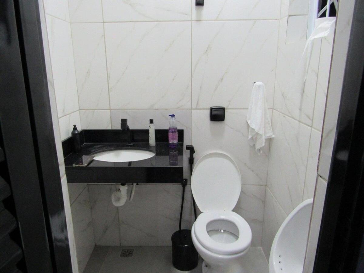 Casa com 2 suítes, cozinha completa , área de lazer, piscina infantil, 10 min do parque aquático