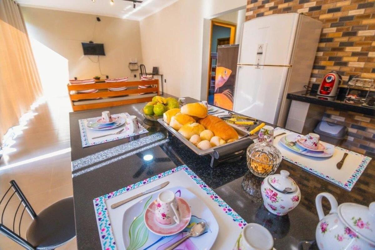 Casa com 2 suítes, cozinha completa , área de lazer, piscina infantil, 10 min do parque aquático