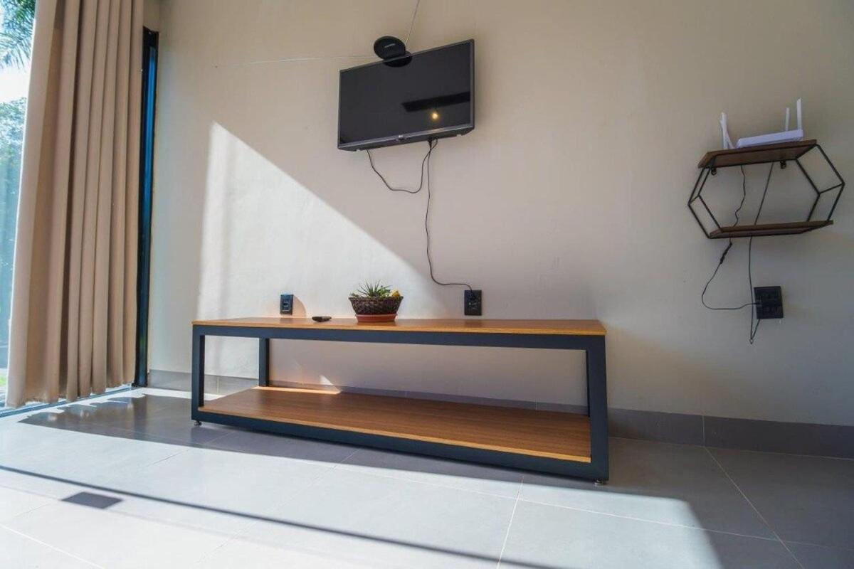 Casa com 2 suítes, cozinha completa , área de lazer, piscina infantil, 10 min do parque aquático