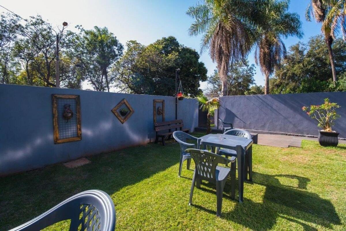 Casa com 2 suítes, cozinha completa , área de lazer, piscina infantil, 10 min do parque aquático