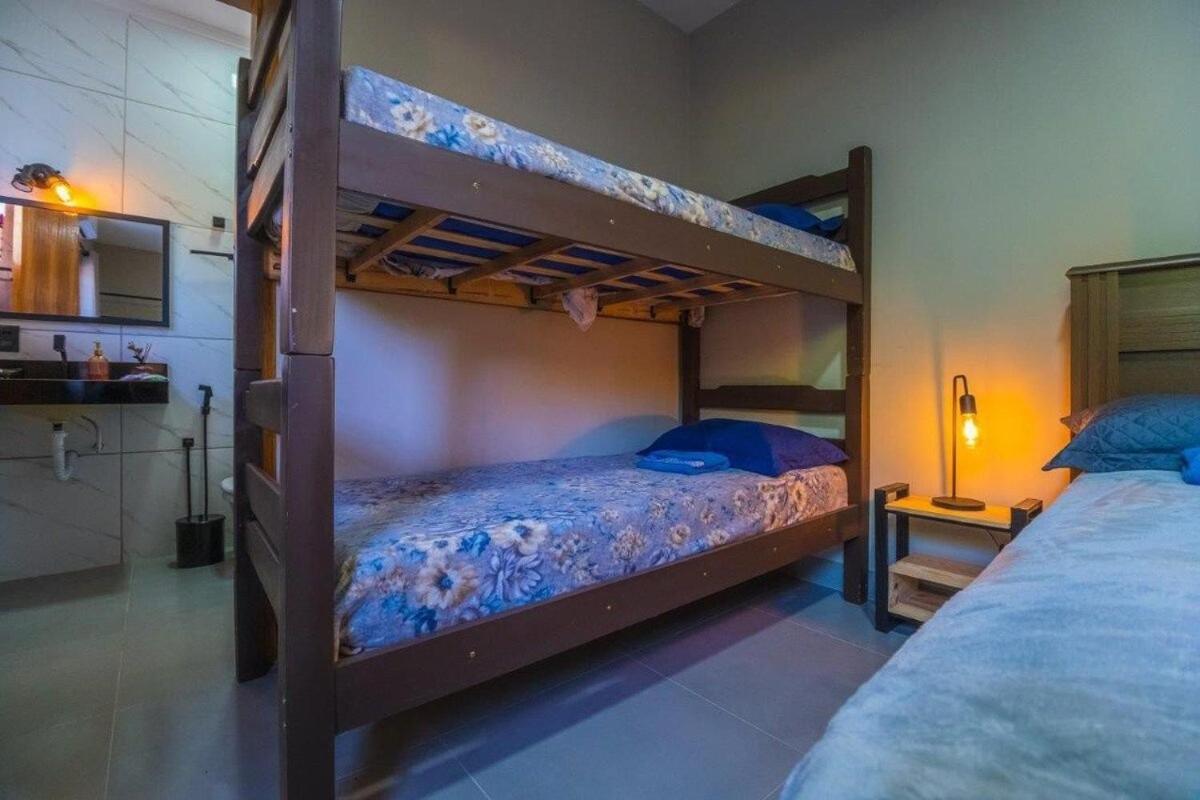 Casa com 2 suítes, cozinha completa , área de lazer, piscina infantil, 10 min do parque aquático