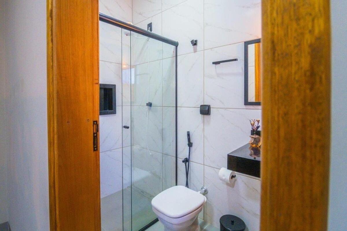 Casa com 2 suítes, cozinha completa , área de lazer, piscina infantil, 10 min do parque aquático
